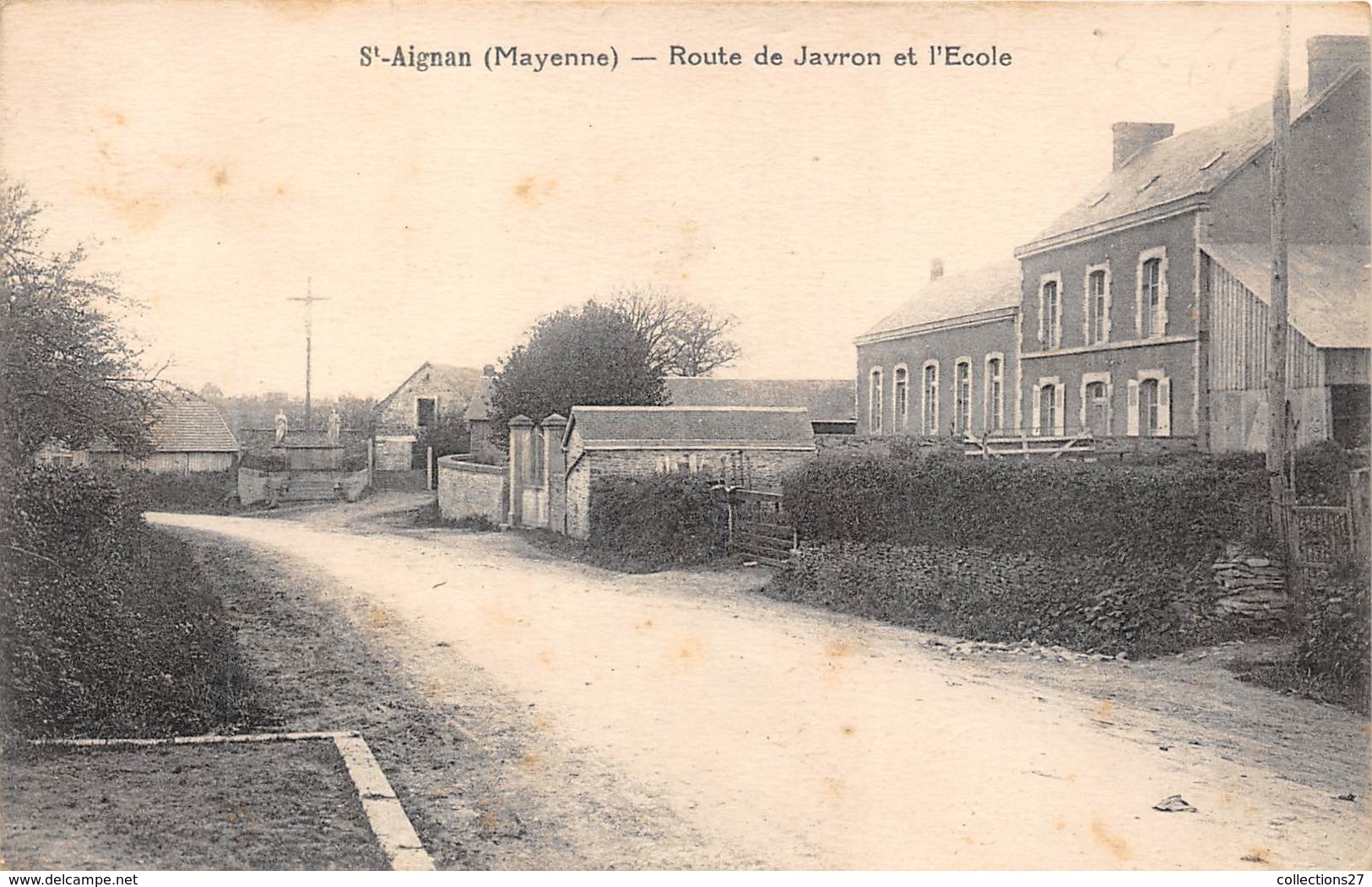 53-SAINT-AIGNAN- ROUTE DE JAVRON ET L'ECOLE - Saint Aignan Sur Roe