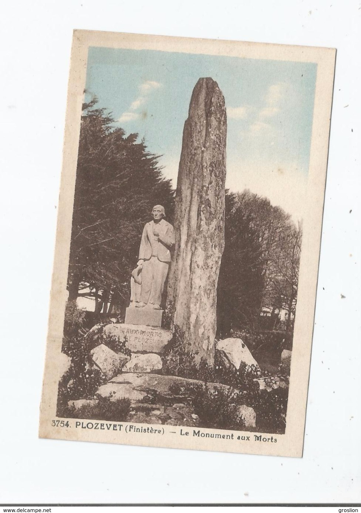 PLOZEVET (FINISTERE) 3754 LE MONUMENT AU MORT (MENHIR) - Plozevet