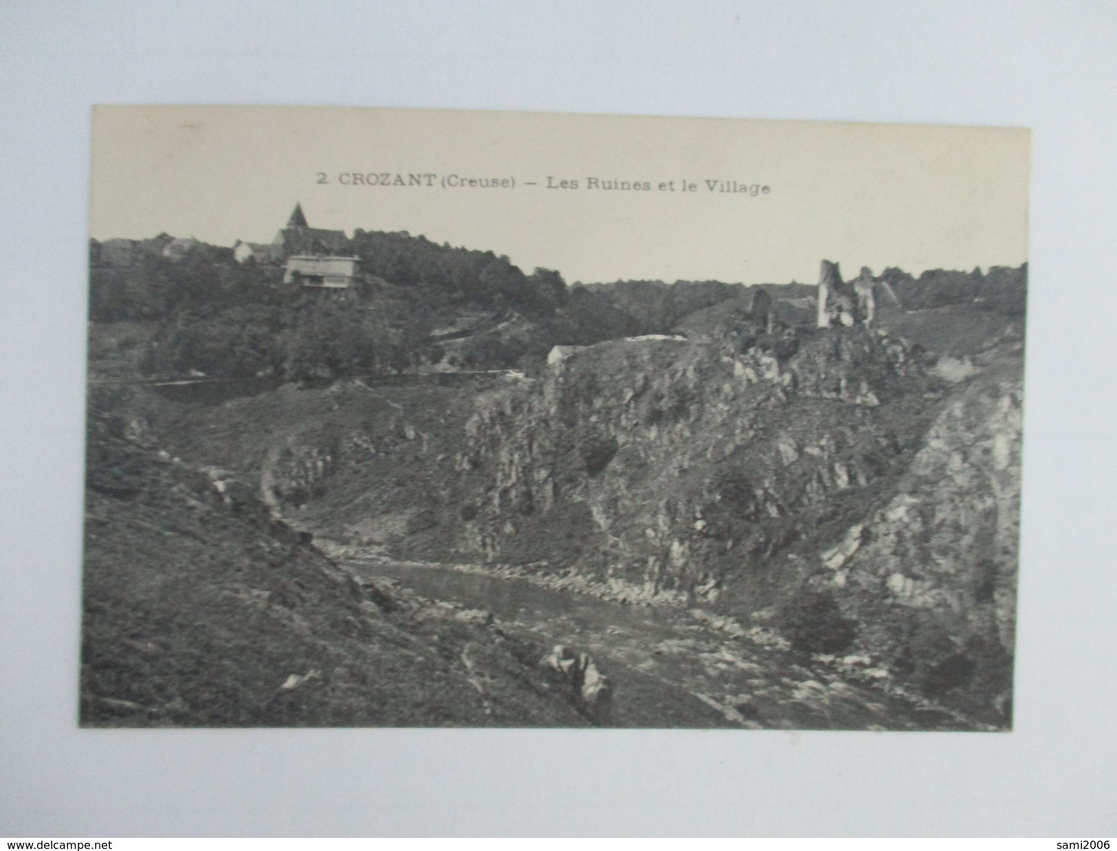 CPA 23 CROZANT LES RUINES ET LE VILLAGE - Crozant