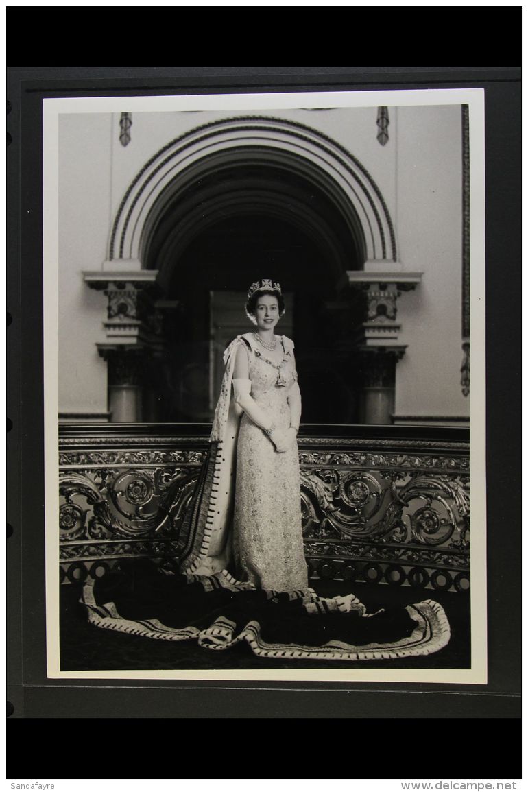 BUCKINGHAM PALACE QEII OFFICIAL PHOTOGRAPH Circa 1960 Glossy Black &amp; White Photograph Of Her Majesty In A Full... - Other & Unclassified