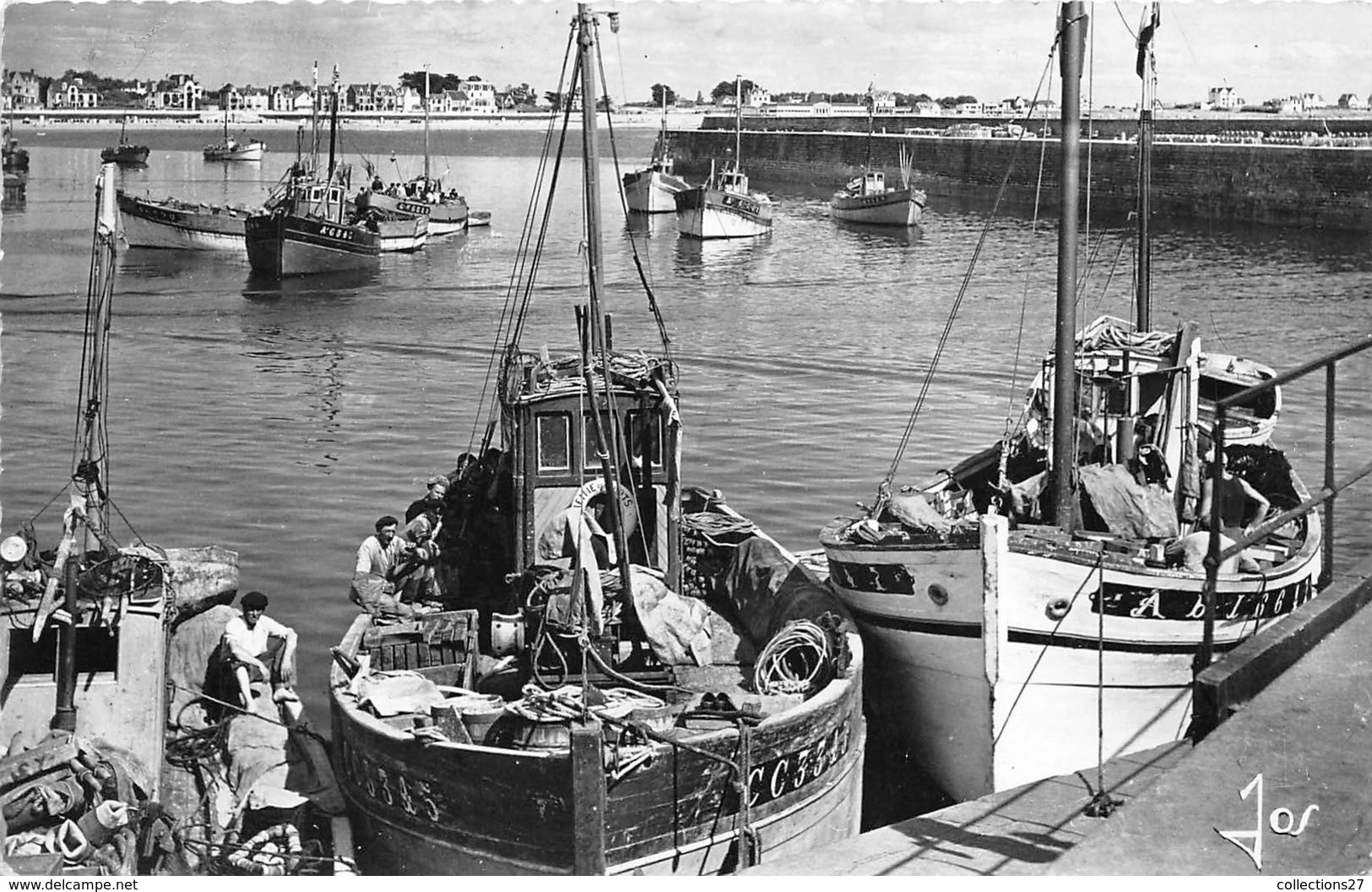 56-QUIBERON- PORT MARIA, BATEAUX DE PÊCHE PRES DU MÔLE - Quiberon