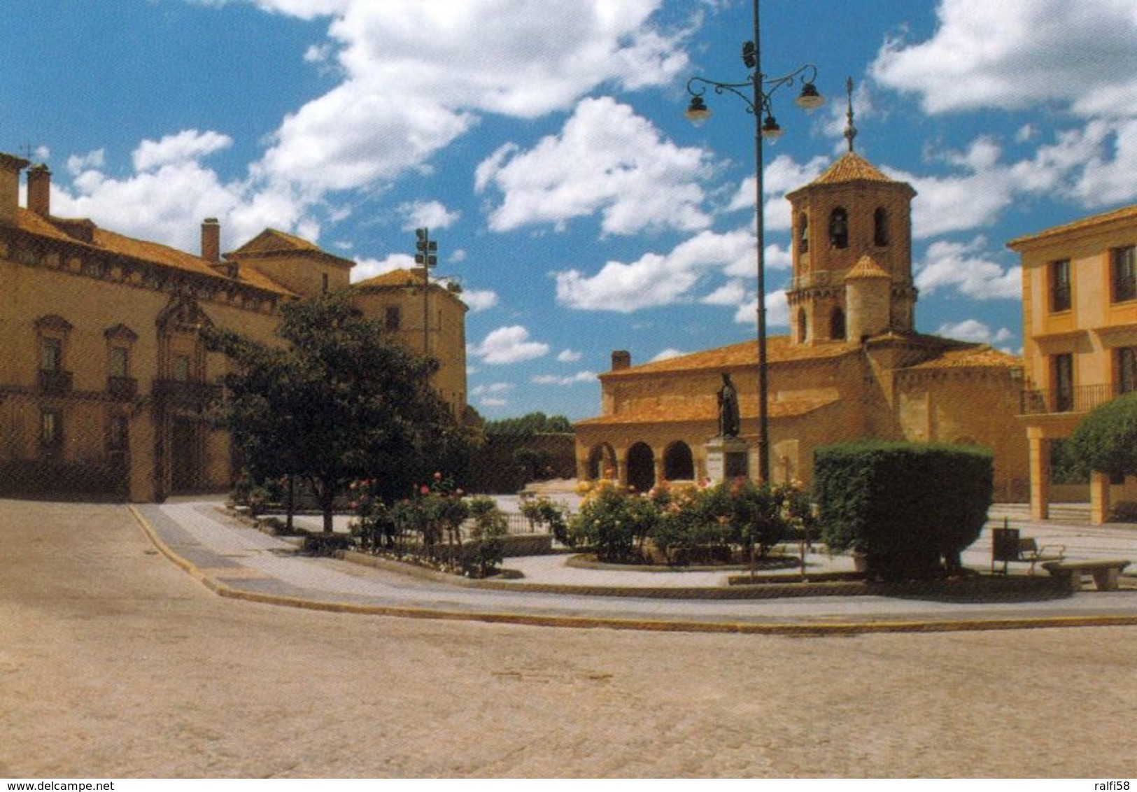 1 AK Spanien * Almazan &ndash; Plaza Mayor Mit Der Romanische Kirche San Miguel * - Other & Unclassified