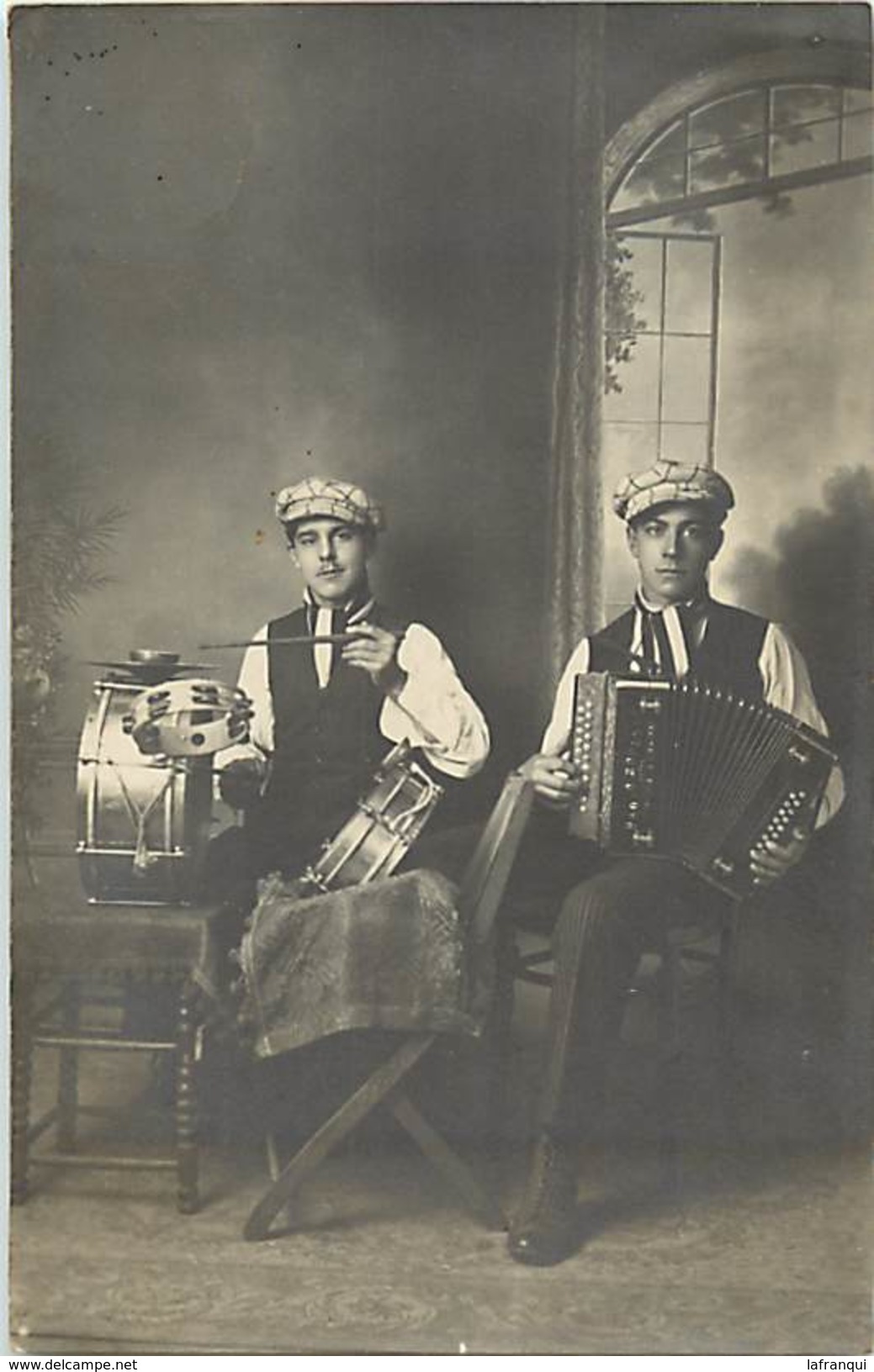 Ref R646- Carte Photo - Musique - Musiciens - Accordeon  Et Petite Batterie  - Carte Bon Etat  - - Musique Et Musiciens