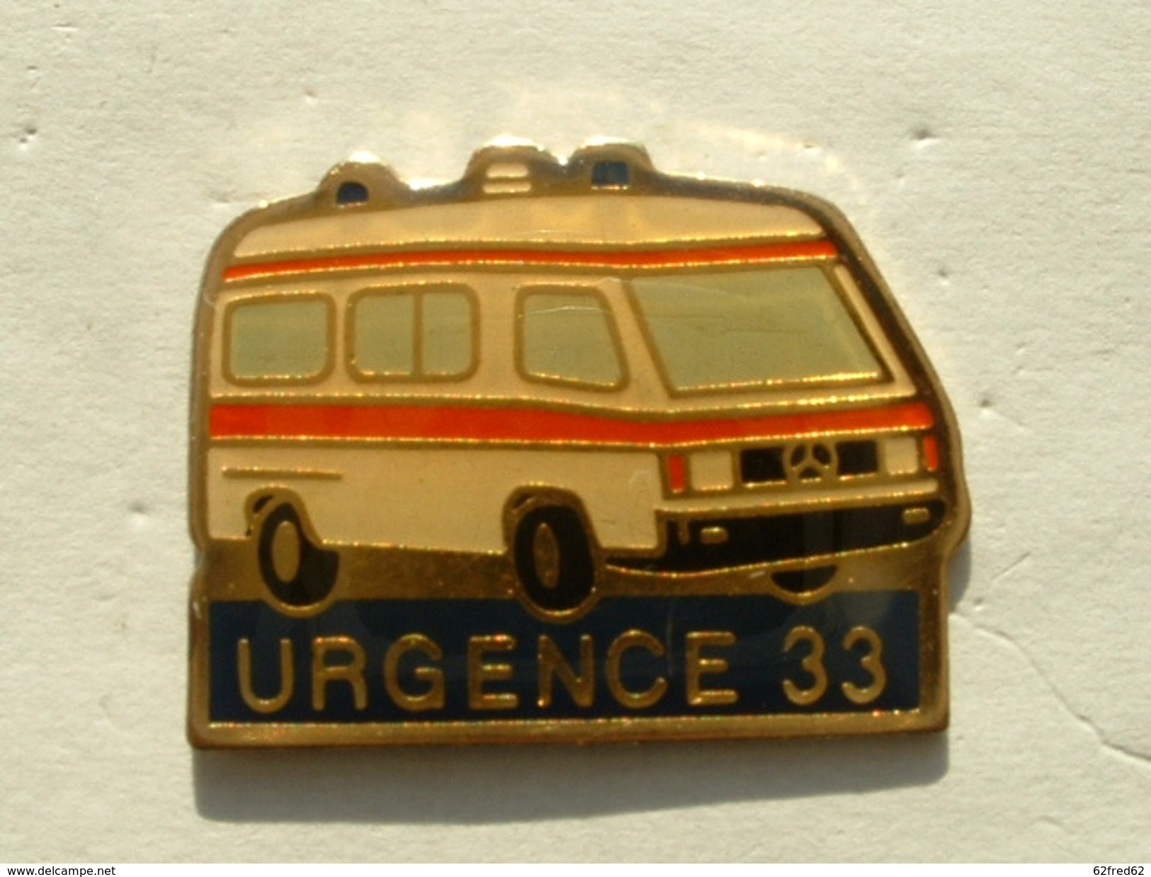 PIN´S MERCEDES - URGENCE 33 - Mercedes