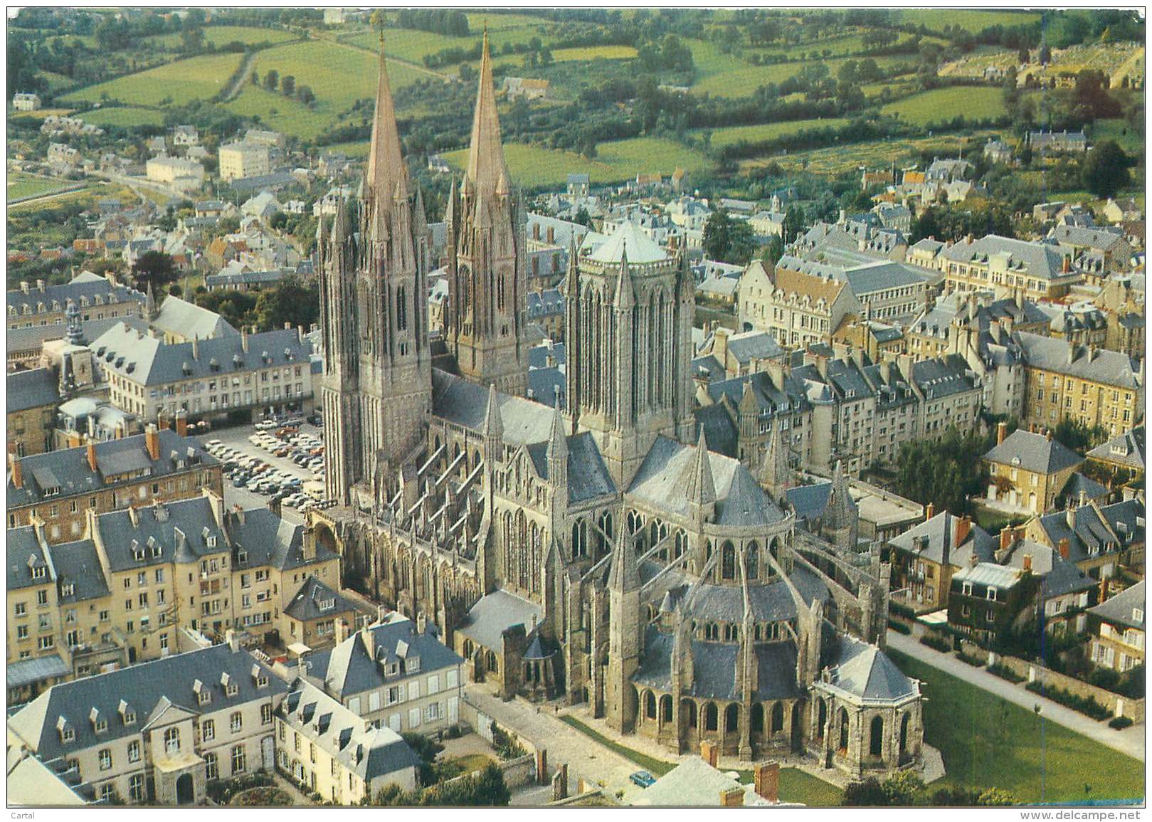 CPM - 50 - COUTANCES - La Cathédrale Notre-Dame - Coutances