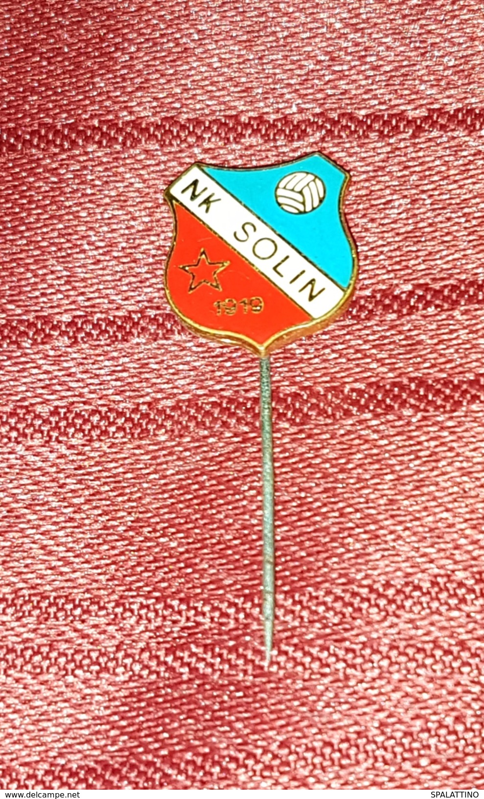 NK SOLIN CROATIA, VINTAGE ENAMEL PIN BADGE - Fútbol