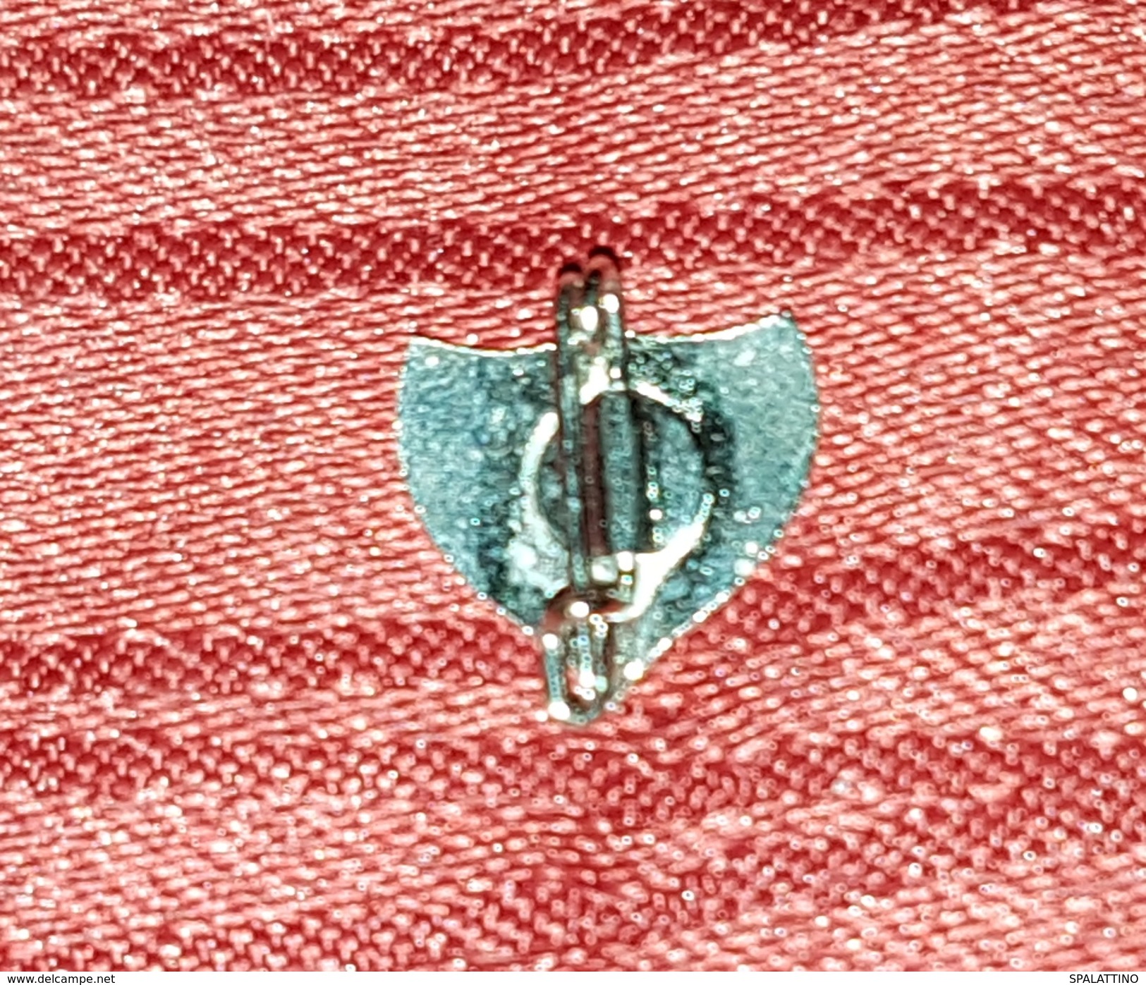 AD RAYO VALLECANO SPAIN ESPAÑA ORIGINAL VINTAGE PIN BADGE - Fútbol