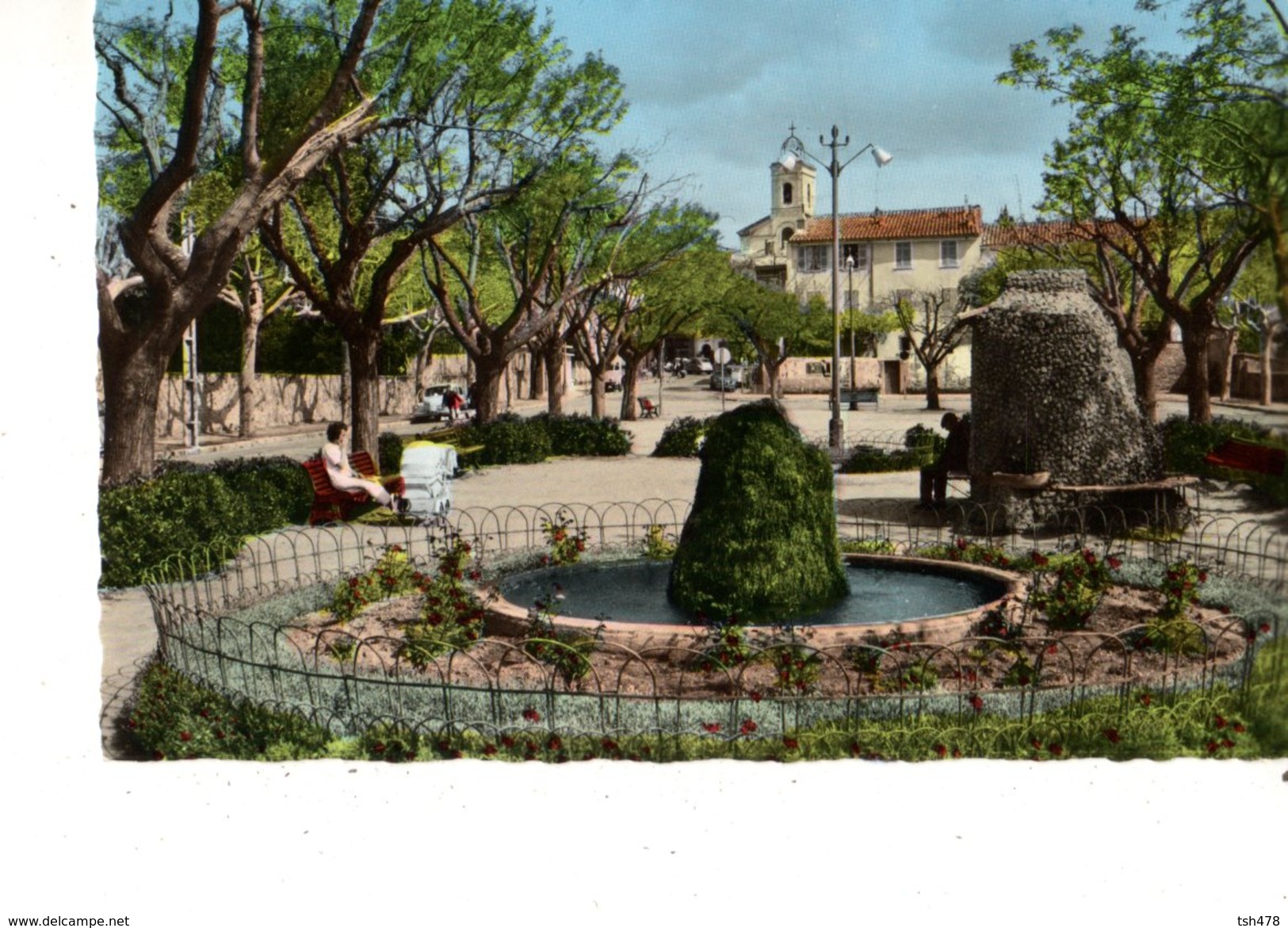 83-----RARE---LE BEAUSSET---place De La Liberté---voir 2 Scans - Le Beausset