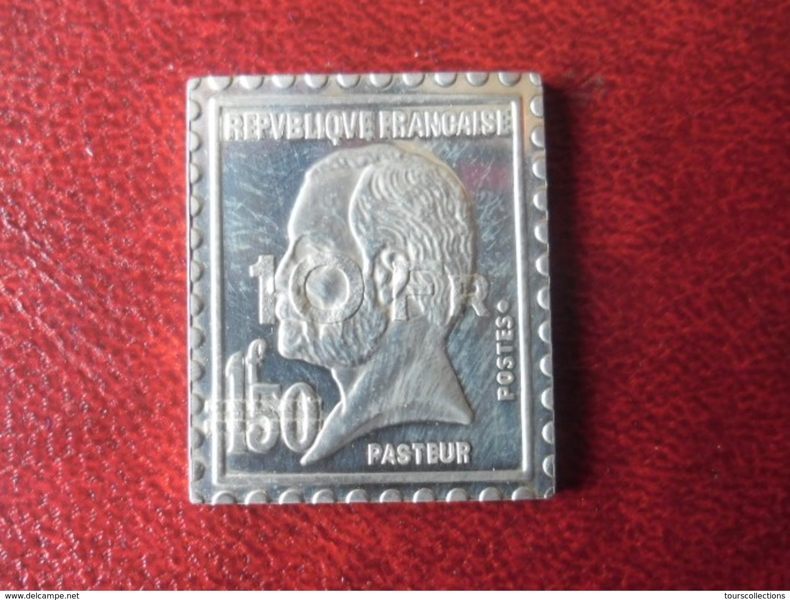 Timbre De France - P.A PASTEUR De 1928 - 1983 Surcharge 10 F Sur 1,5 F (7 Grammes En Argent 925/1000 ) Poinçon Crabe - Sonstige & Ohne Zuordnung