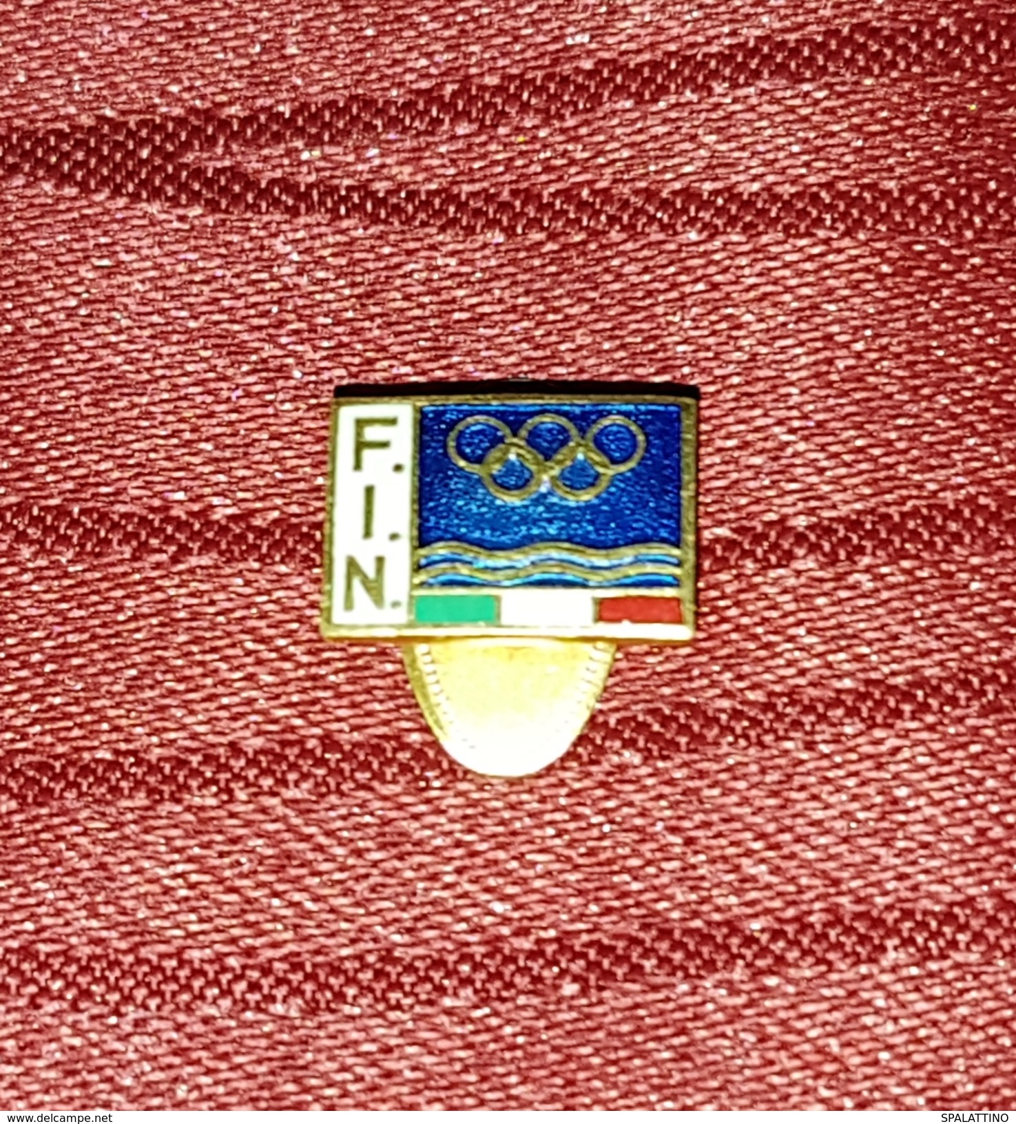 ITALIAN SWIMMING FEDERATION, ORIGINAL VINTAGE ENAMEL BUTTONHOLE PIN BADGE - Nuoto