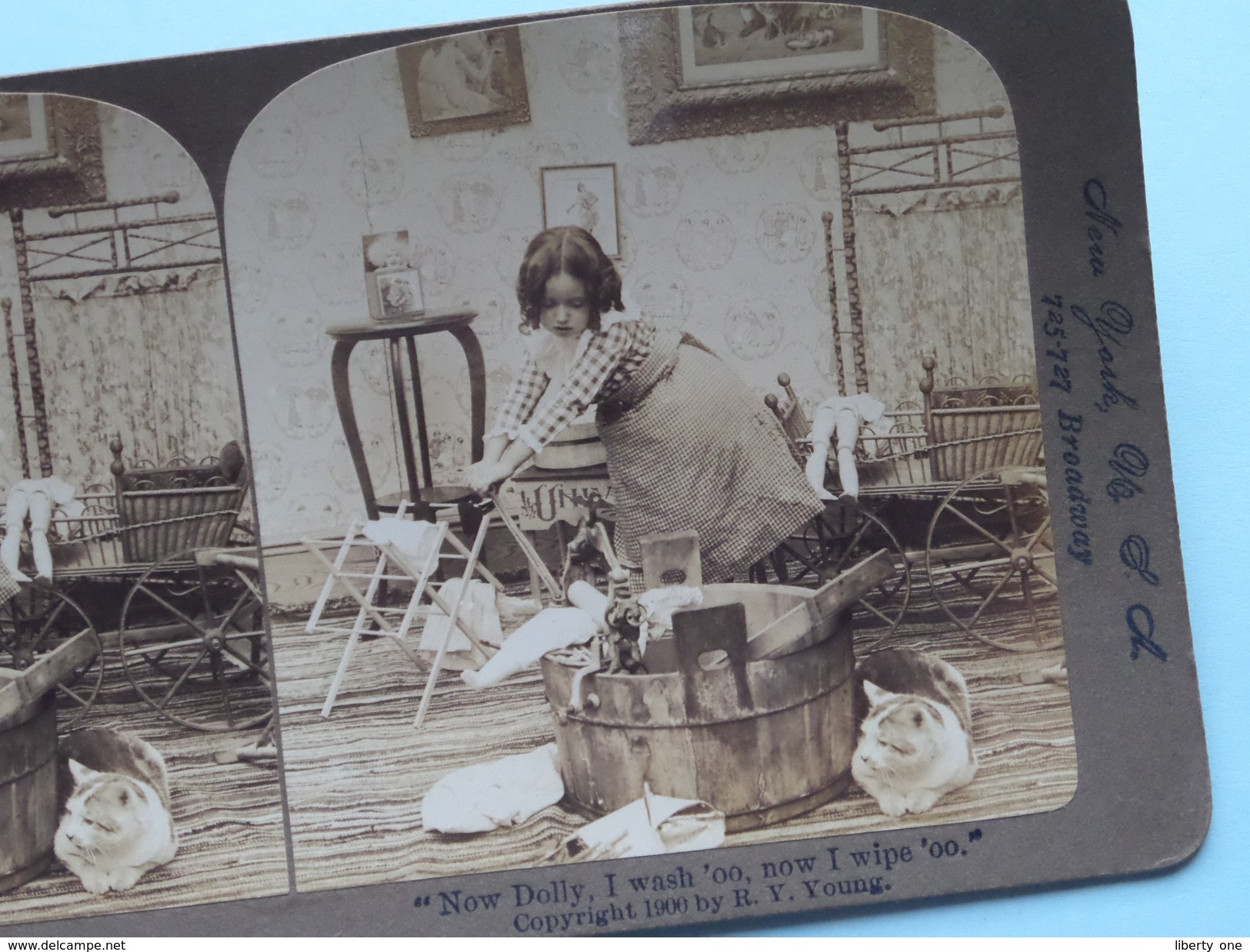 NOW DOLLY, I WASH 'OO, NOWI WIPE 'OO. " Stereo Photo R.Y. YOUNG " 1900 ( Voir Photo Pour Detail ) !! - Photos Stéréoscopiques