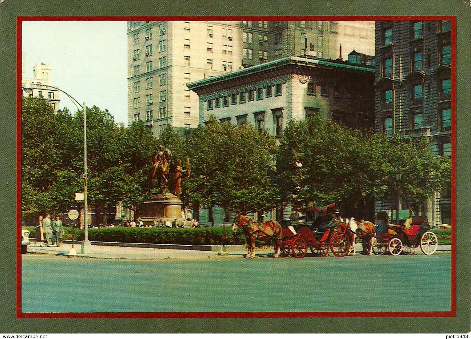 New York City (N.Y., USA) Hansom Cabs In Central Park Plaza And Statue Of General Sherman - Central Park