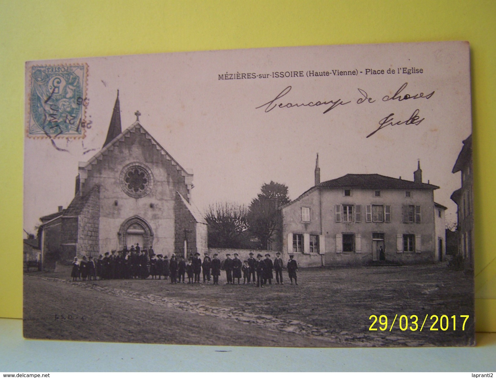 MEZIERES-SUR-ISSOIRE (HAUTE-VIENNE) PLACE DE L'EGLISE. - Meziere Sur Issoire