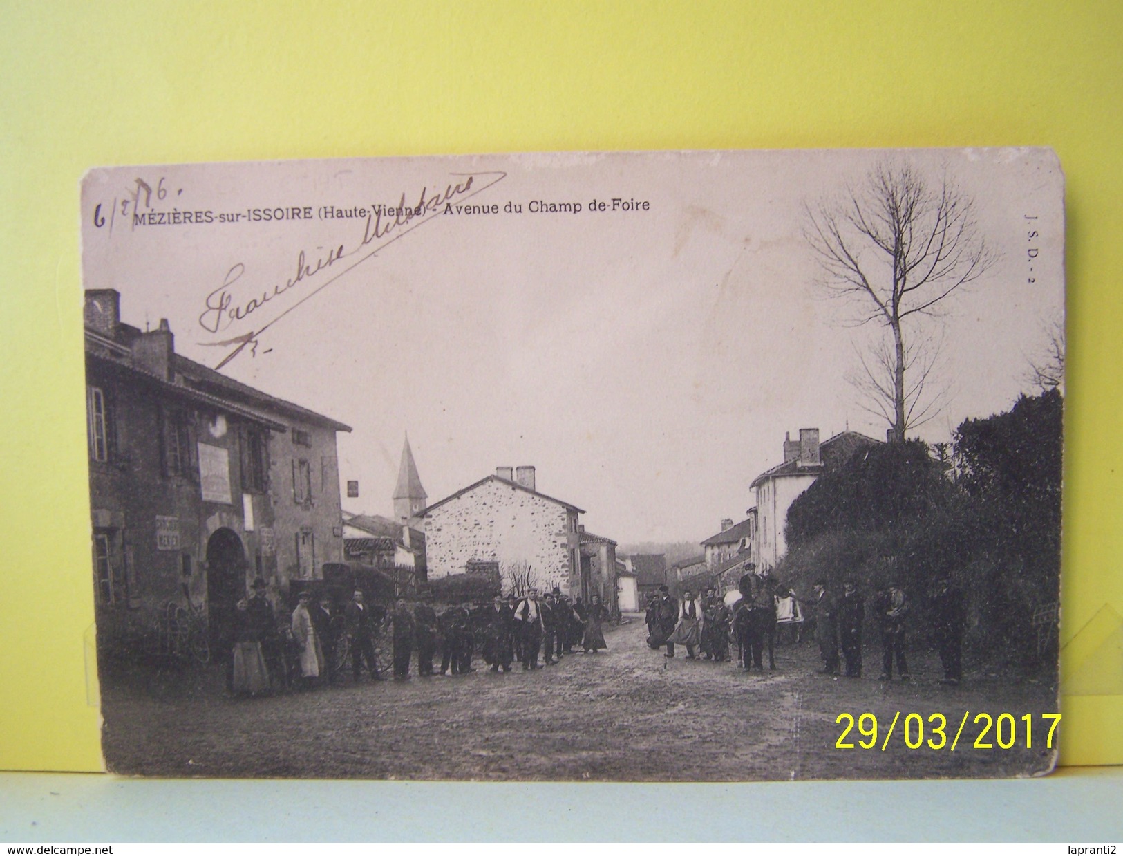 MEZIERES-SUR-ISSOIRE (HAUTE-VIENNE AVENUE DU CHAMP DE FOIRE - Meziere Sur Issoire