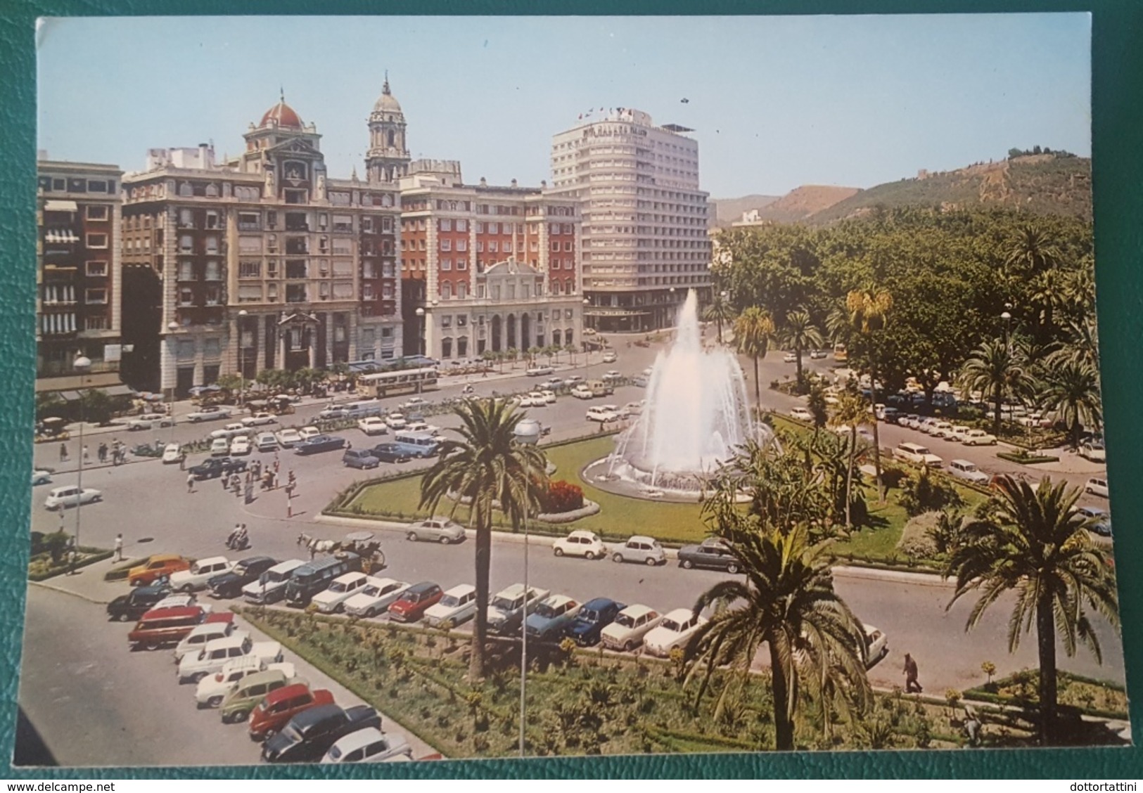 MALAGA - PLAZA QUEIPO DE LLANO - FUENTE MONUMENTAL Y JARDINES - Coches Vehículos - Málaga