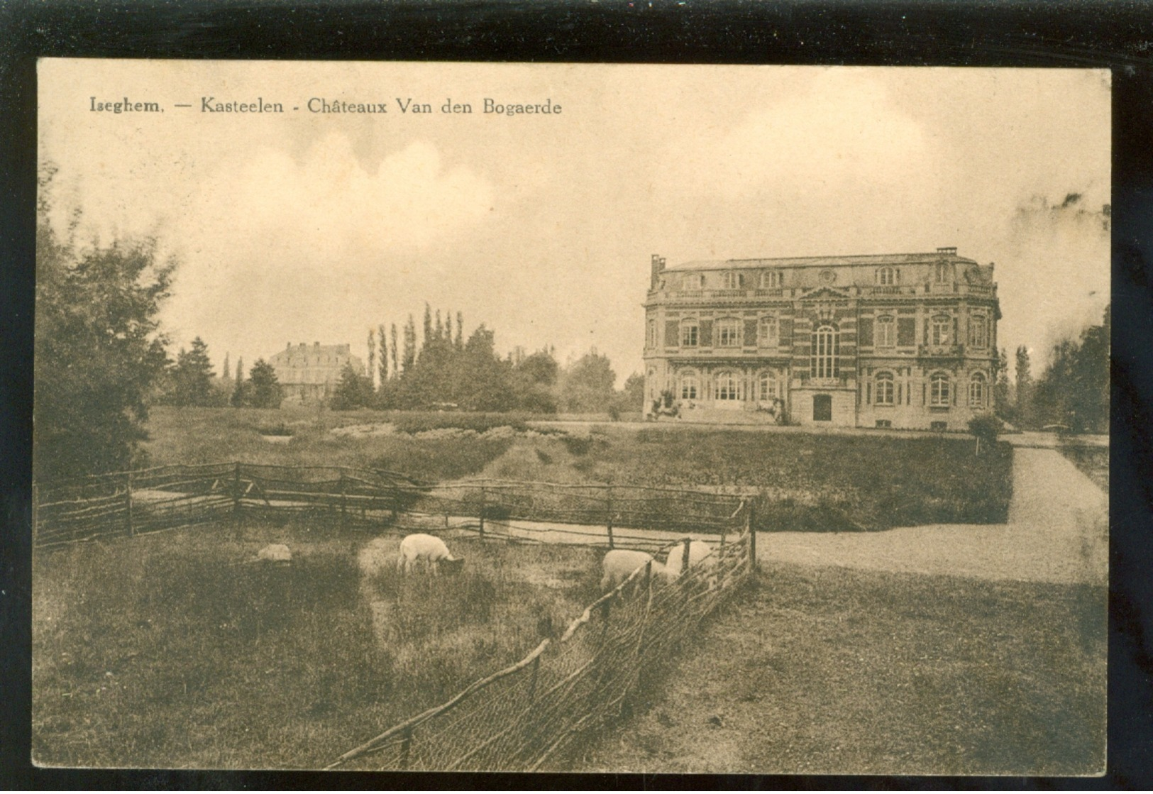 Iseghem - Izegem  :   Châteaux Van Den Bogaerde - Izegem