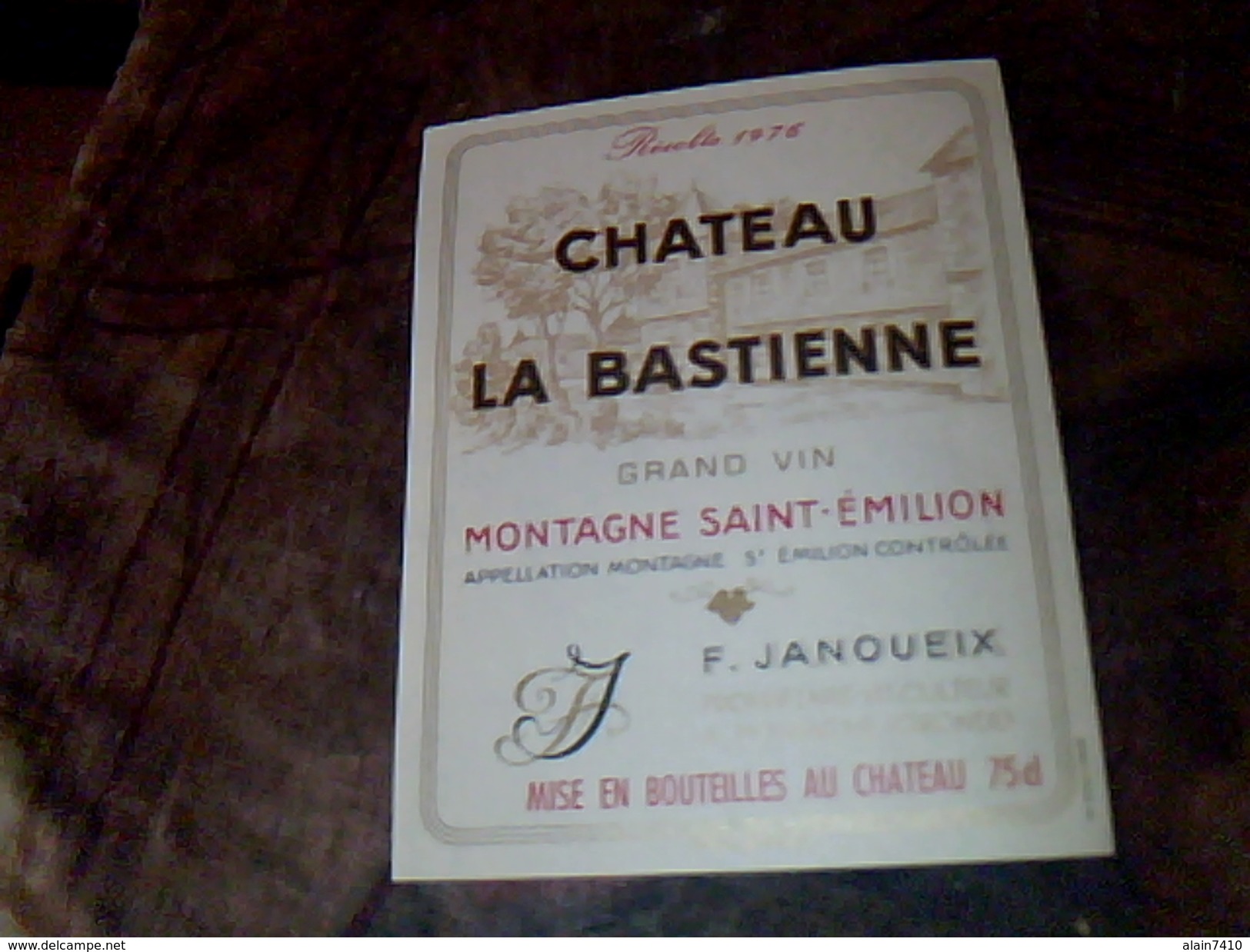 Etiquette De Vin Neuve Montagne  Saint Emilion Chateau  La Bastienne  Millesime   1976 F. Janoueix - Kastelen