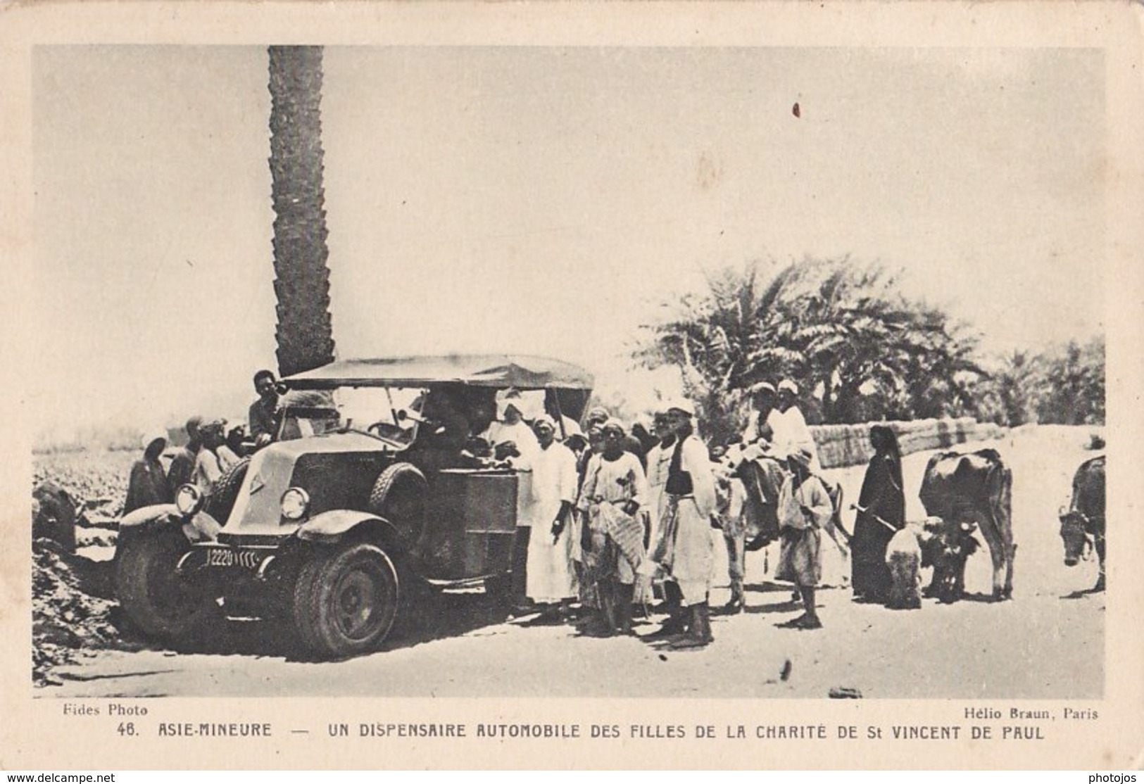 Carte Postale :   Asie Mineure Un Dispensaire Automobile Des Filles ....   Voiture Ancienne  Renault - Autres & Non Classés