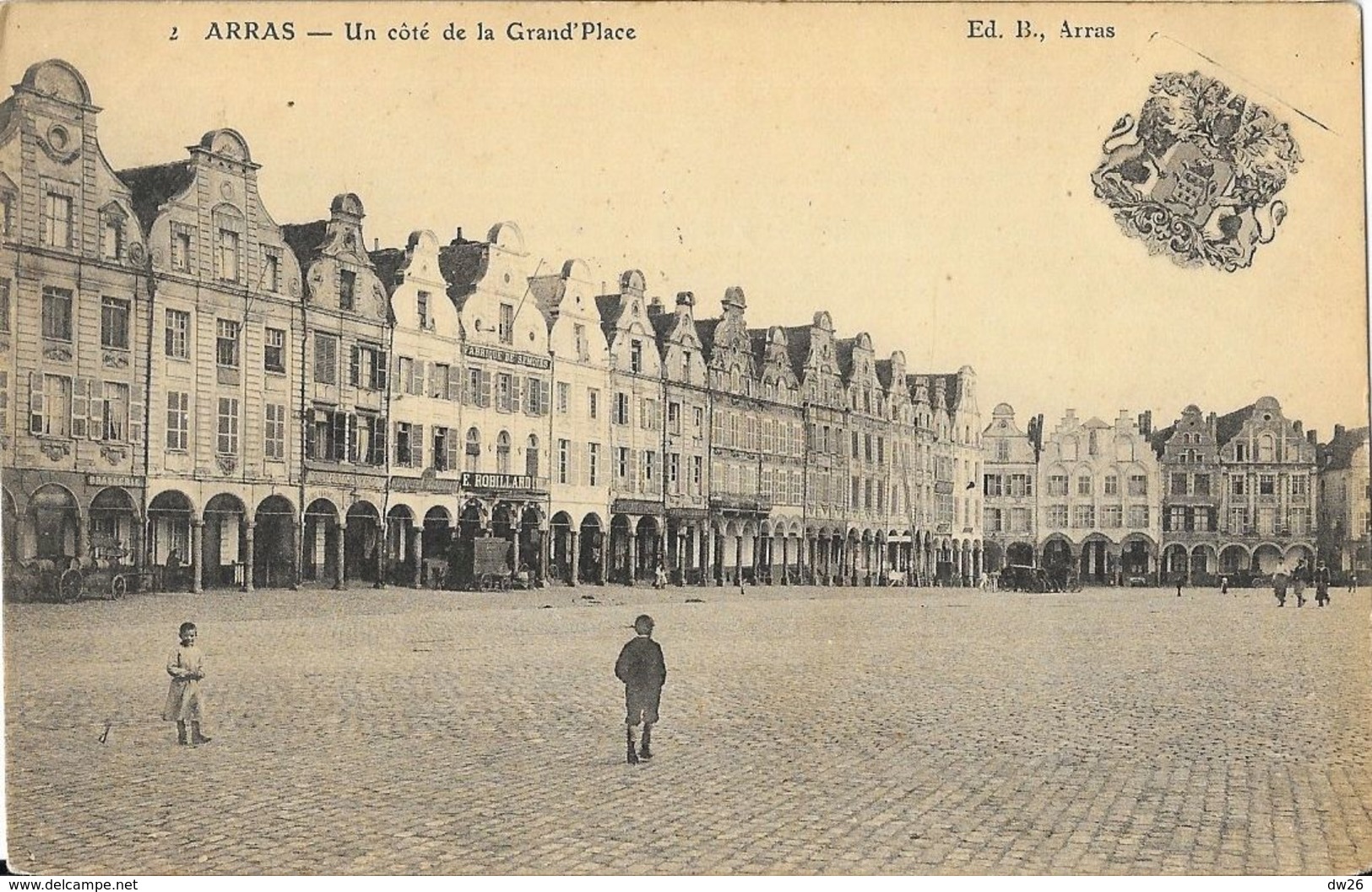 Arras - Un Côté De La Grand'Place, Petite Animation - Edition B. - Carte N° 2 - Arras