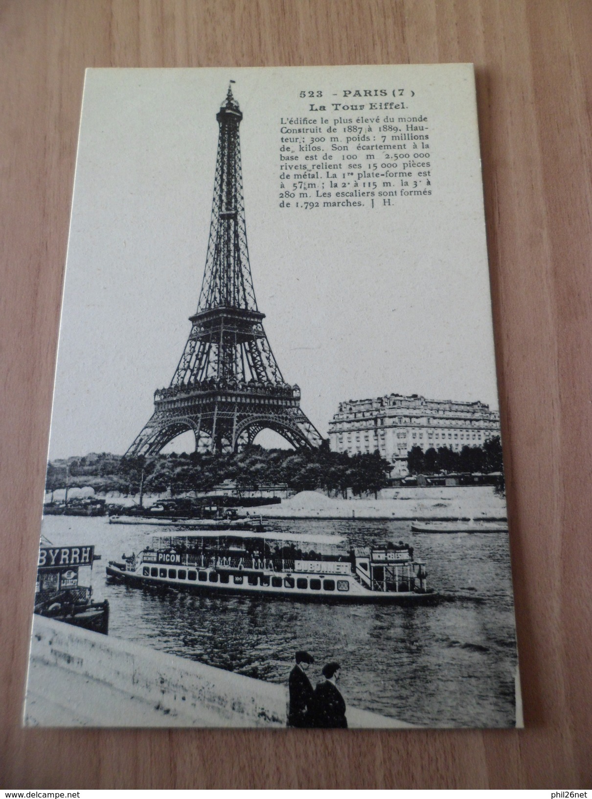 CPA Dos Divisé Edit. L .Boisson Paris 523 La Tour Eiffel + Bateaux Mouches  Avec Publicité Byrrh + Et Passants Neuve  TB - Eiffelturm