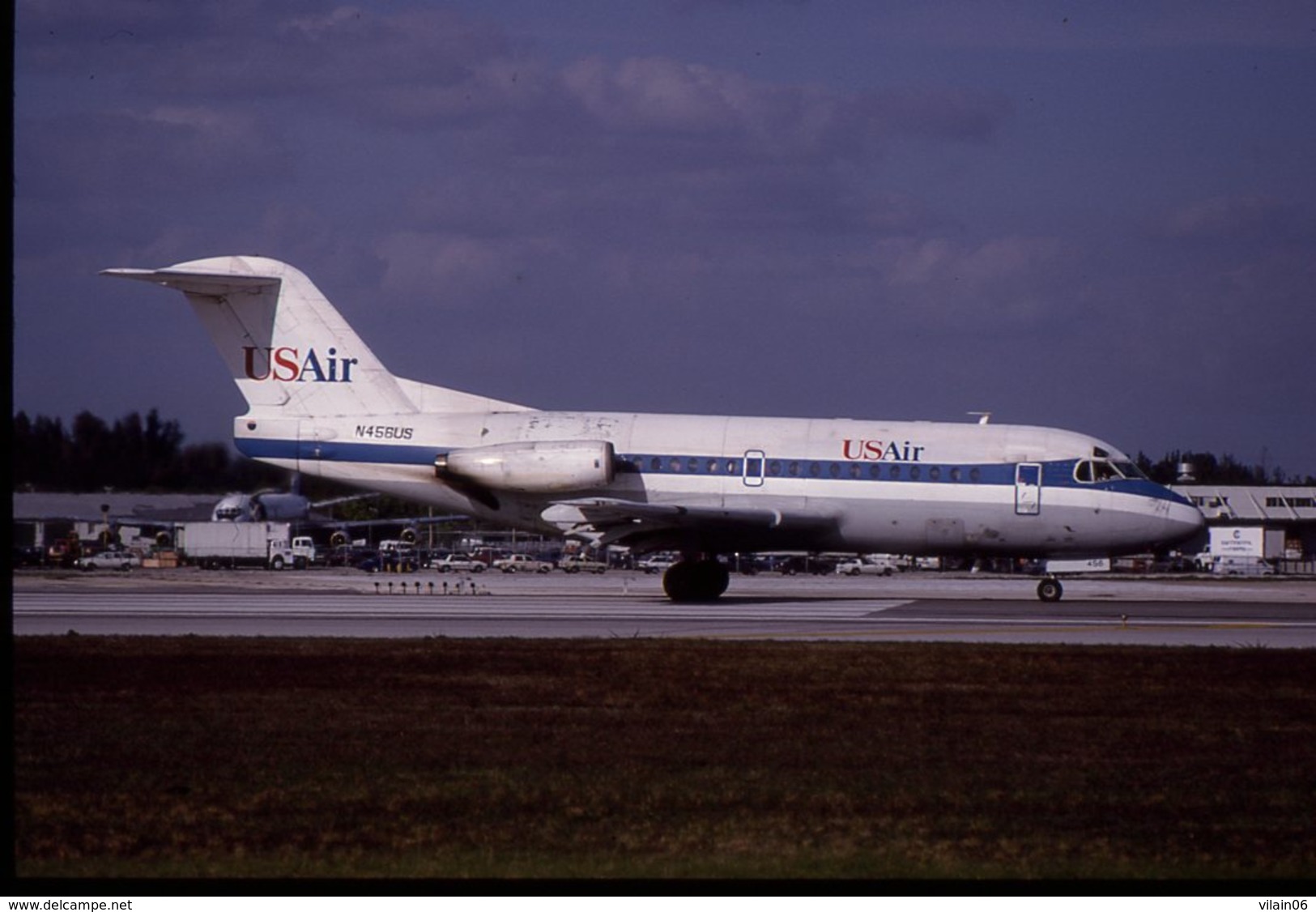 SLIDE / AVION / AIRCRAFT   KODAK  ORIGINAL    US AIR  FOKKER 28  N456US - Diapositive