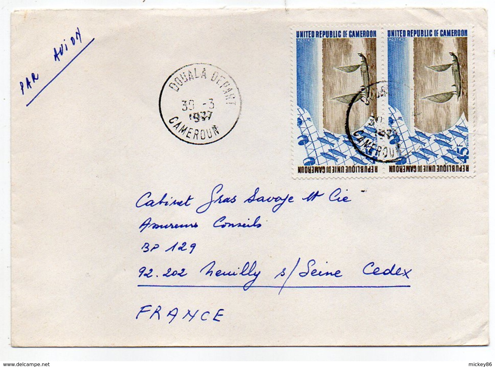 CAMEROUN-1977--lettre De DOUALA Pour NEUILLY (France)-Paire Vertical De Timbres Sur Lettre--cachet DOUALA  DEPART - Cameroun (1960-...)