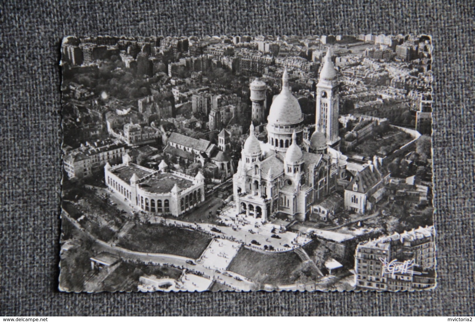 PARIS - Vue Aérienne De La Basilique Du Sacré Coeur De MONTMARTRE - Autres Monuments, édifices