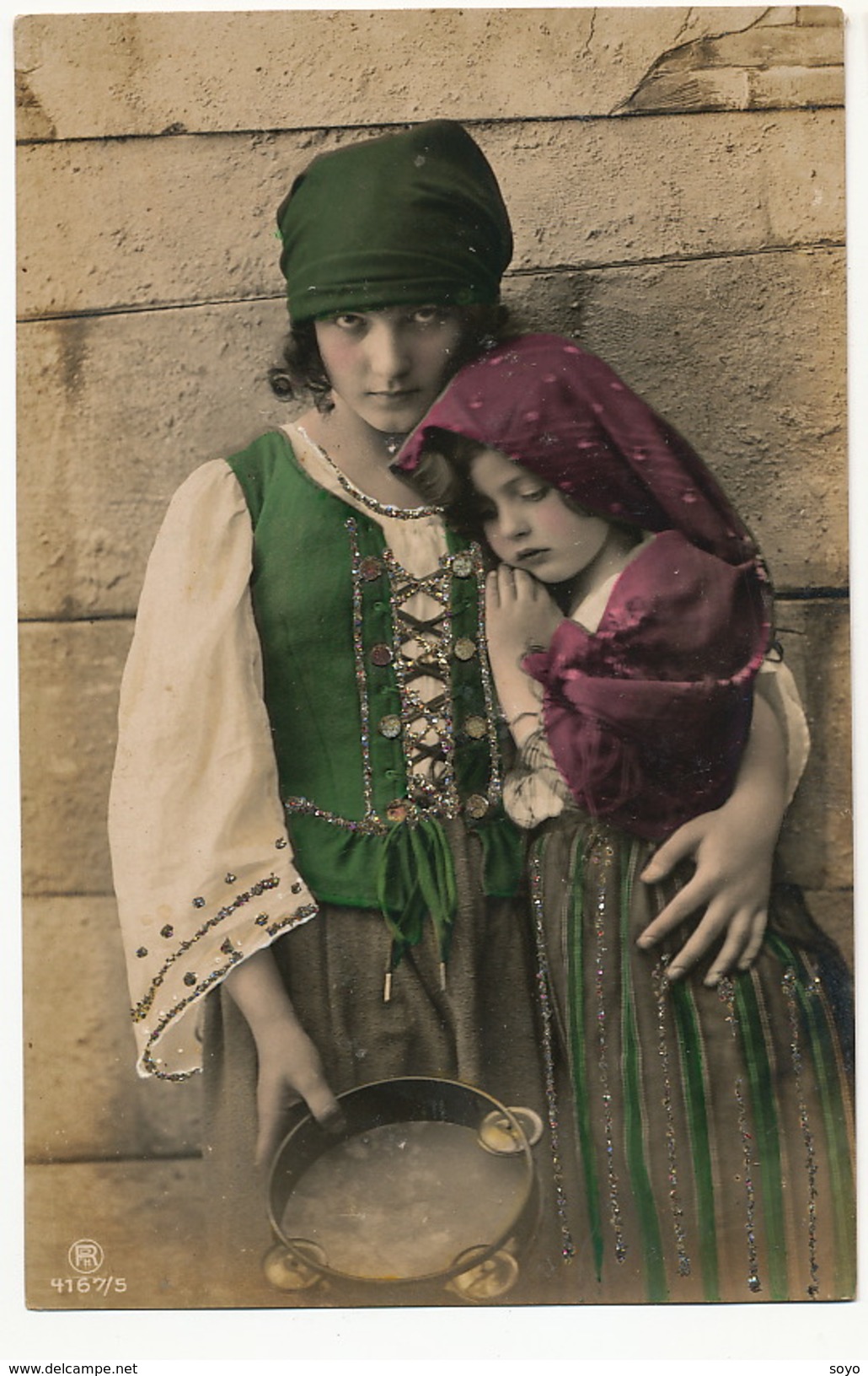 Tziganes Roms Manouches Bohemiens Gipsies Enfants Mendiants Beggars Paillettes Ajoutis Très Belle - Europe