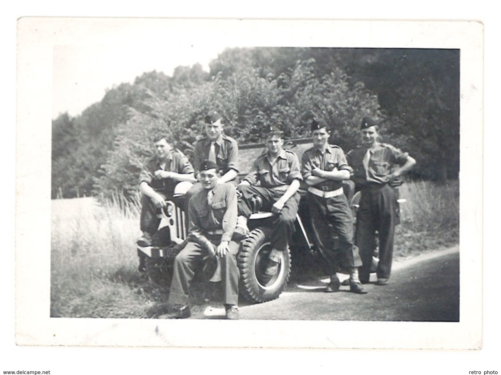 Photo Soldats Devant Jeep - Guerre, Militaire