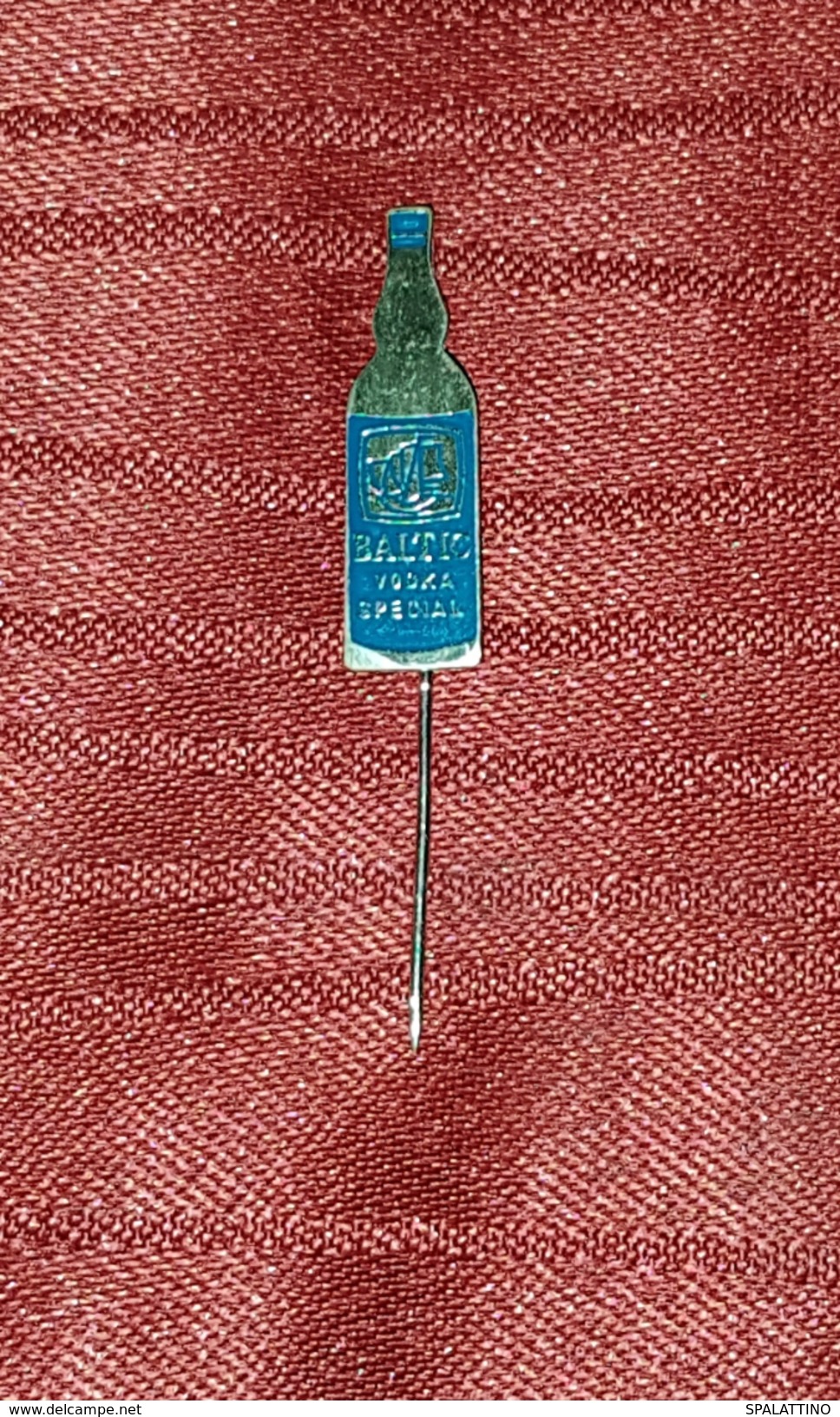 BALTIC VODKA- ORIGINAL VINTAGE PIN BADGE - Marche