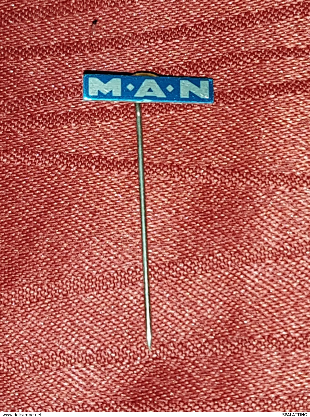 MAN, TRUCK & BUS- ORIGINAL VINTAGE PIN BADGE - Other & Unclassified