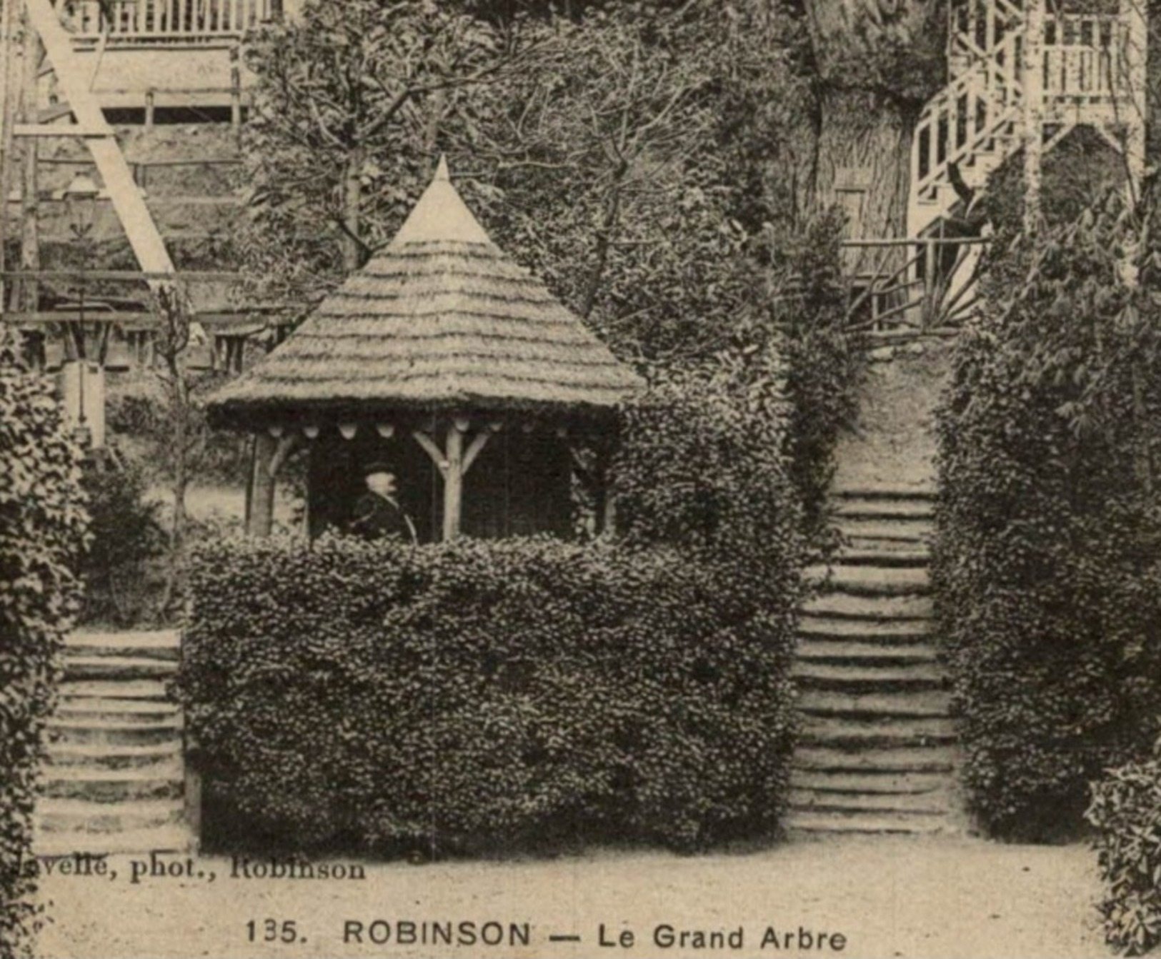 CPA PHOTO 92 LE PLESSIS ROBINSON Restaurant Du Vrai Arbre Groupe Souvenir Escalier Kiosque Rare - Le Plessis Robinson