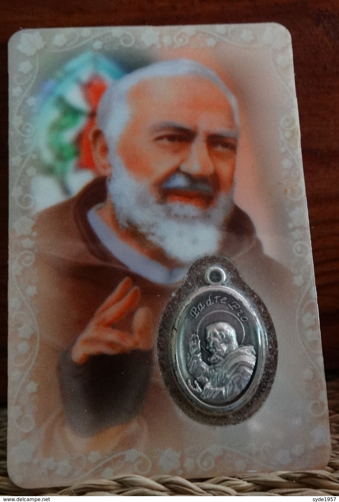 Padre Pio -Carte Plastifiée Et Médaille, Avec Prière En Néerlandais - Religion & Esotérisme