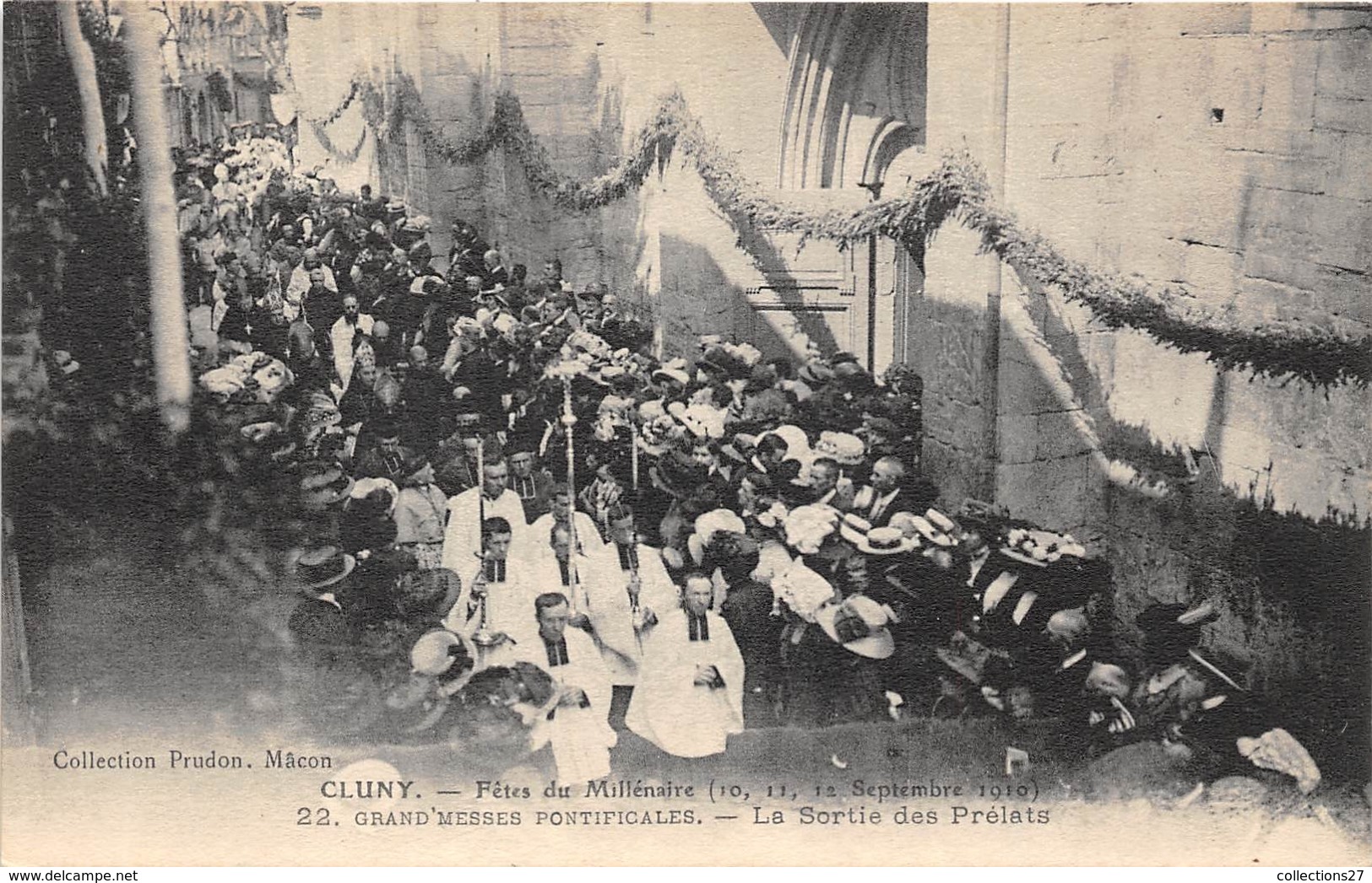 71-CLUNY- FÊTES DU MILINAIRE, 1910 GRAND'MESSES PONTIFICALES, LA SORTIE DES PRELATS - Cluny