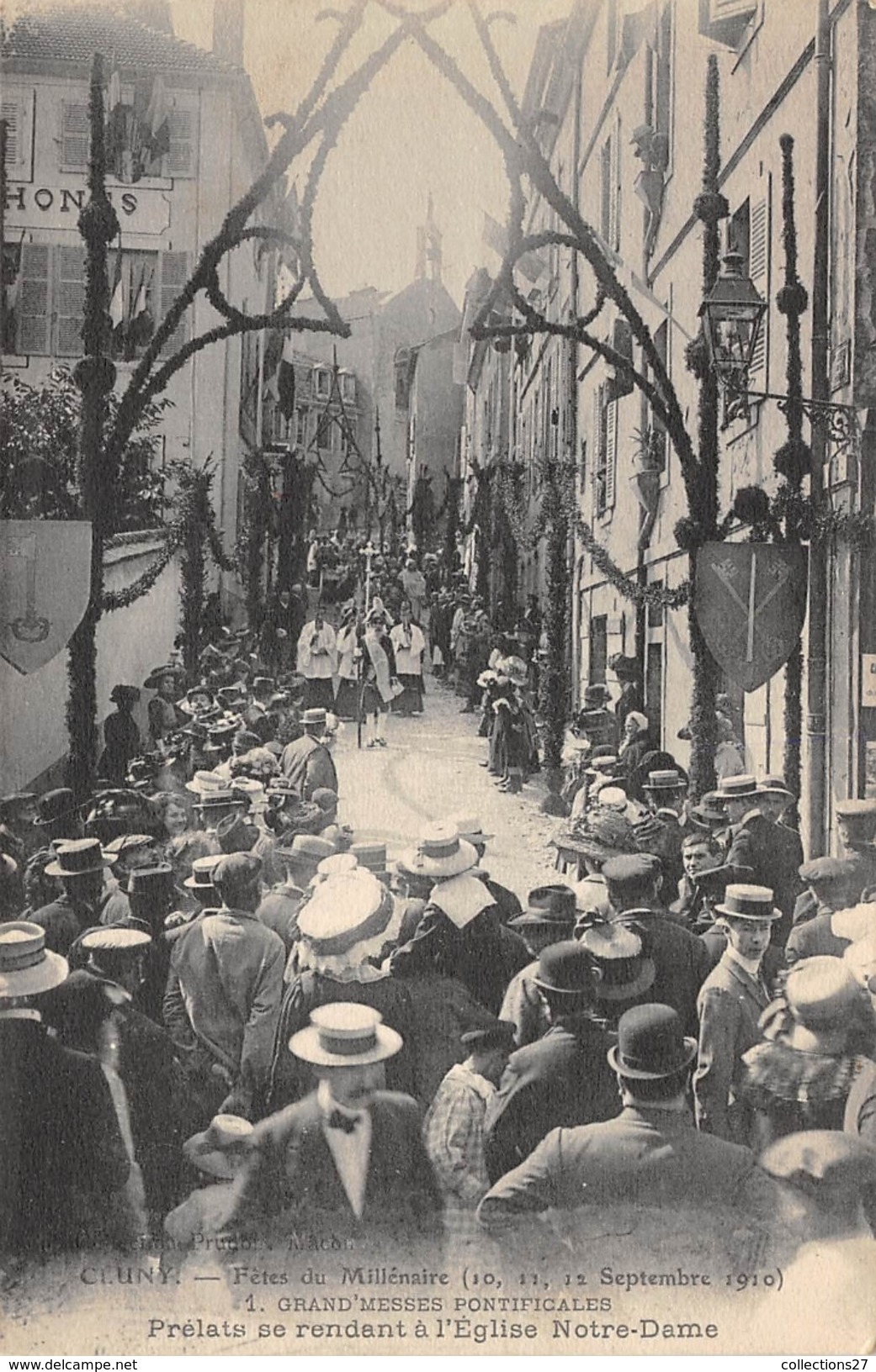 71-CLUNY- FÊTES DU MILINAIRE, 1910 GRAND'MESSES PONTIFICALES,   PRELATS SE RENDENT A L'EGLISE NOTRE DAME - Cluny