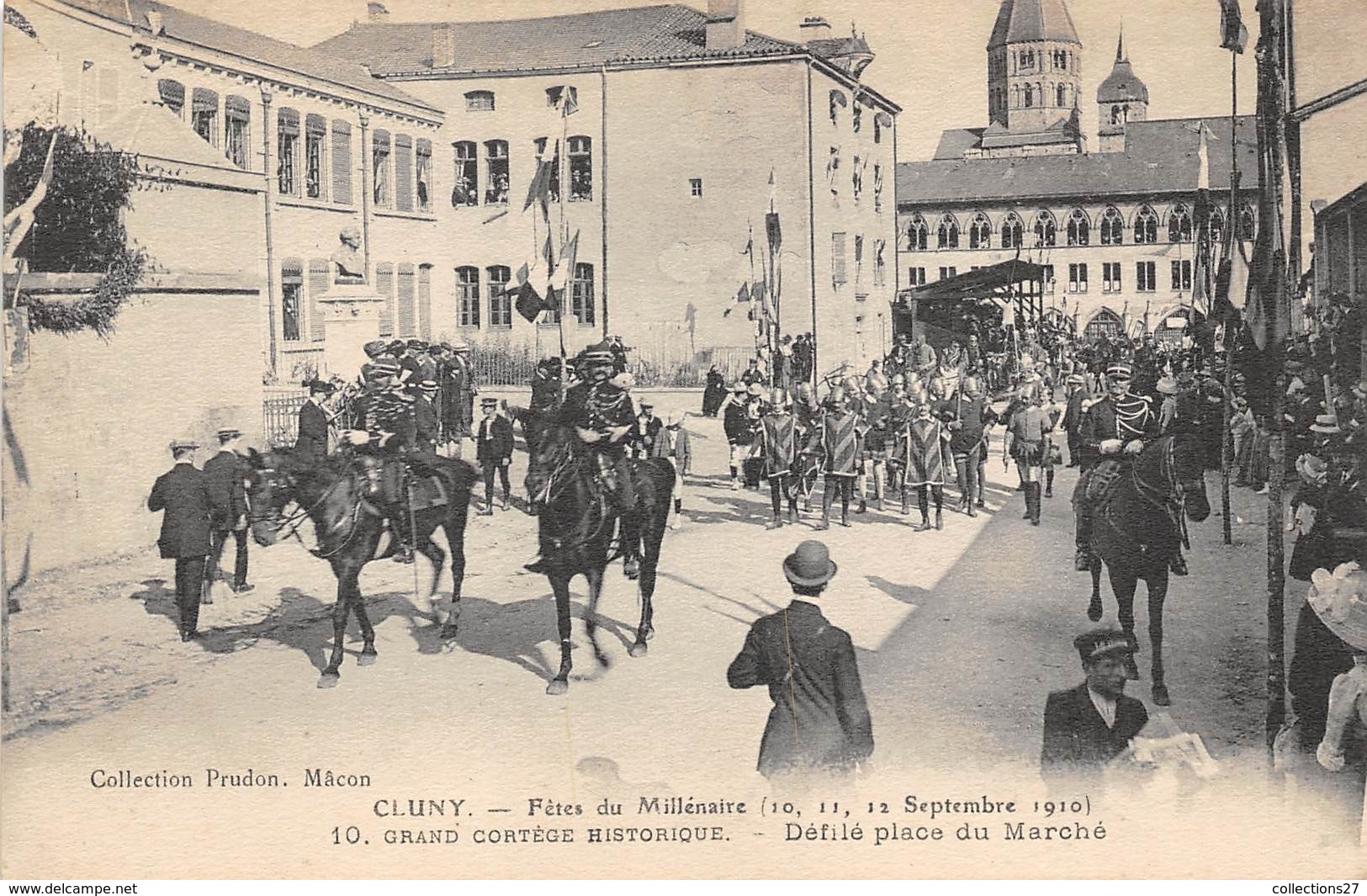 71-CLUNY- FÊTES DU MILINAIRE, 1910 , GRAND CORTEGE HISTORIQUE,  DEFILE PLACE DU MARCHE - Cluny