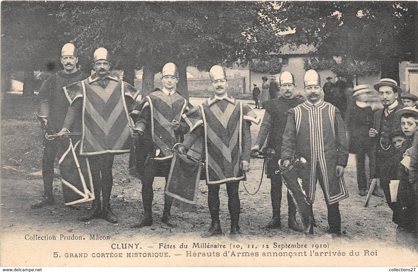 71-CLUNY- FÊTES DU MILINAIRE, 1910 , GRAND CORTEGE HISTORIQUE,  HERAUTS D'ARMES ANNONCANT L'ARRIVEE DU ROI - Cluny