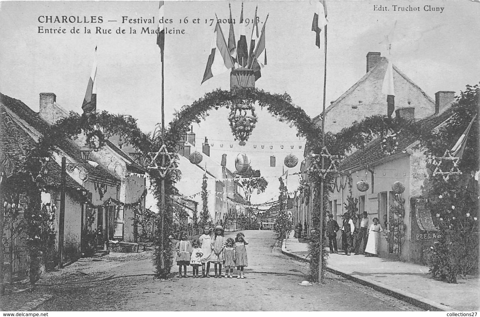 71-CHAROLLES- FESTIVAL AOUT 1913, ENTREE DE LA RUE DE LA MADELEINE - Charolles