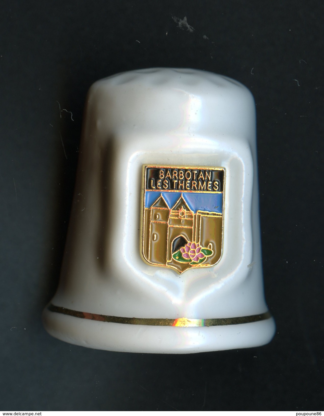 DÉ A COUDRE PORCELAINE BLANCHE - BARBOTAN LES THERMES - 32 - Thimbles