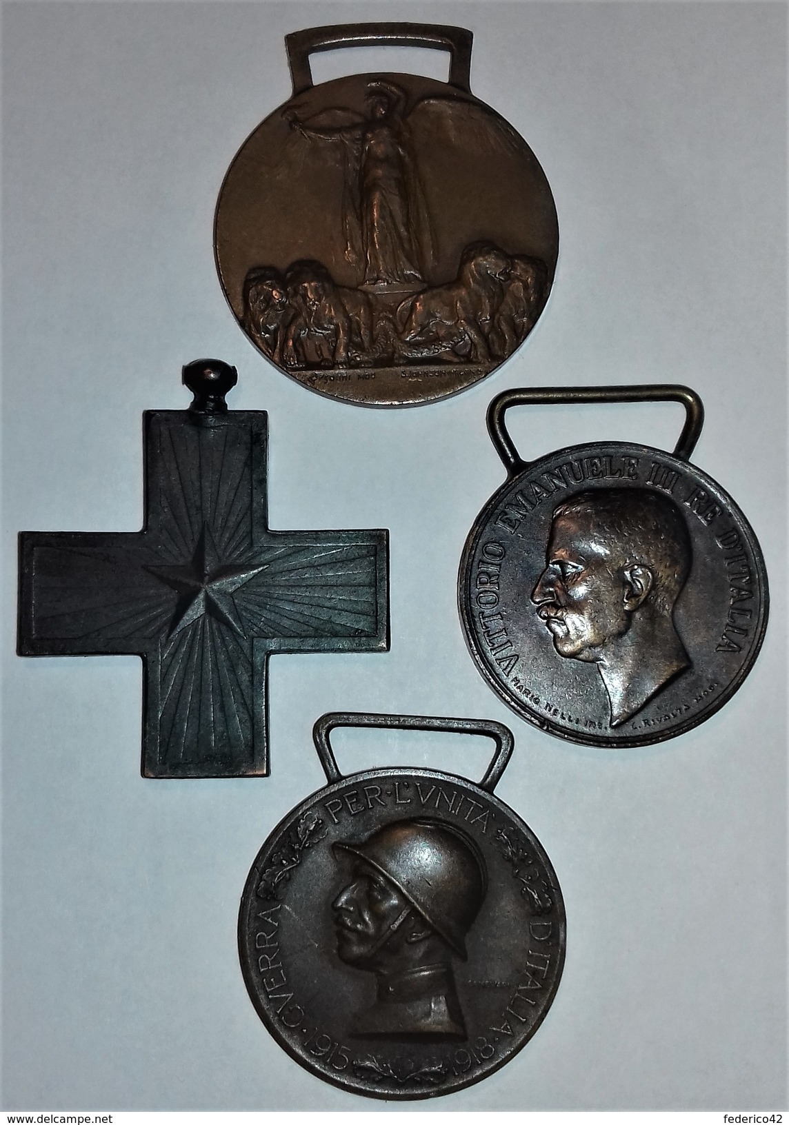 4 DIVERSE MEDAGLIE ORIGINALI IN BRONZO GUERRA 1914-1918 CONSERVAZIONE OTTIMA - Italia