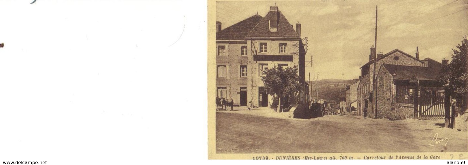 CPA. Dunières.(Haute-Loire 43). Carrefour De L'Avenu De La Gare - Autres & Non Classés