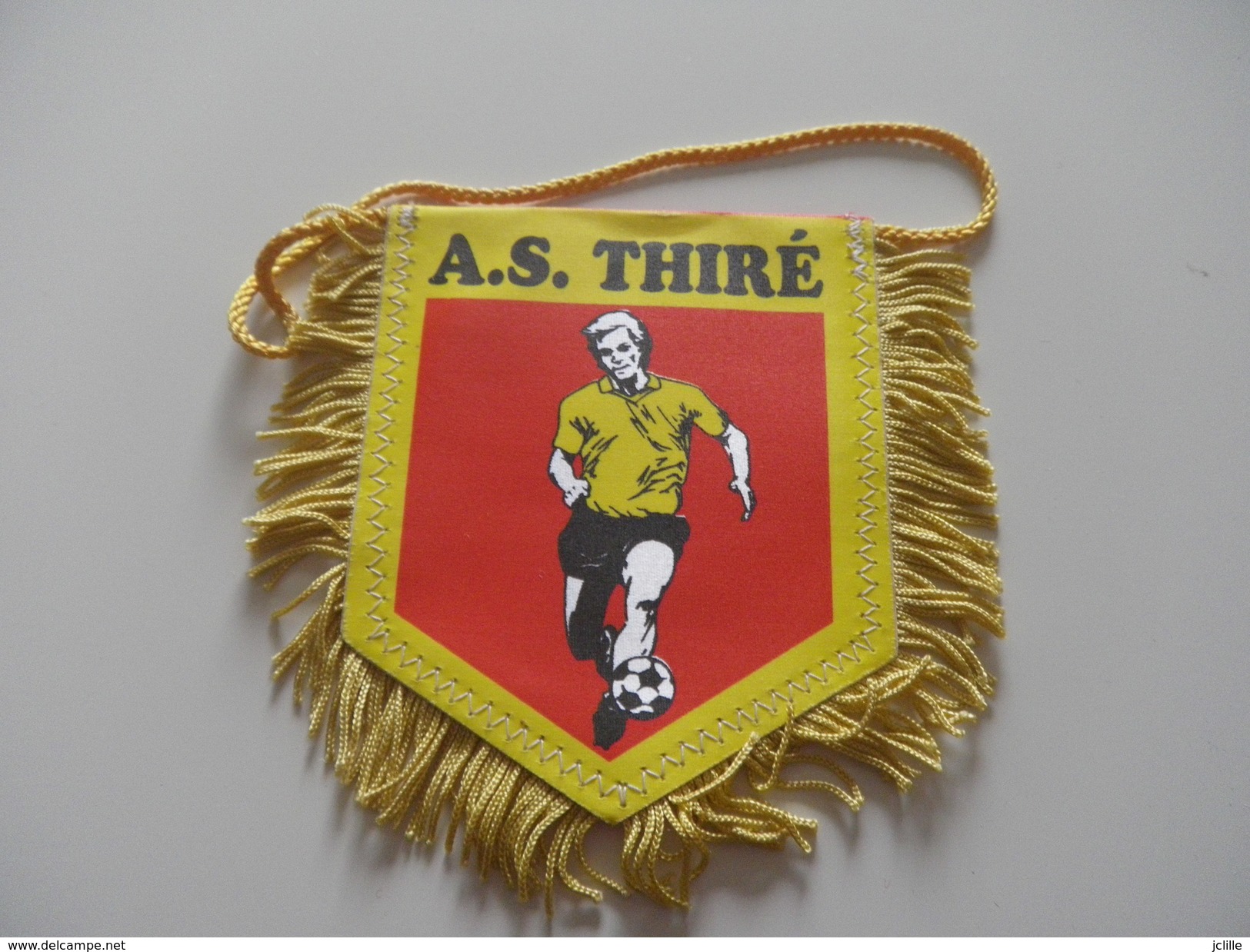 Fanion Football - AS THIRE - VENDEE - 1994 - Habillement, Souvenirs & Autres