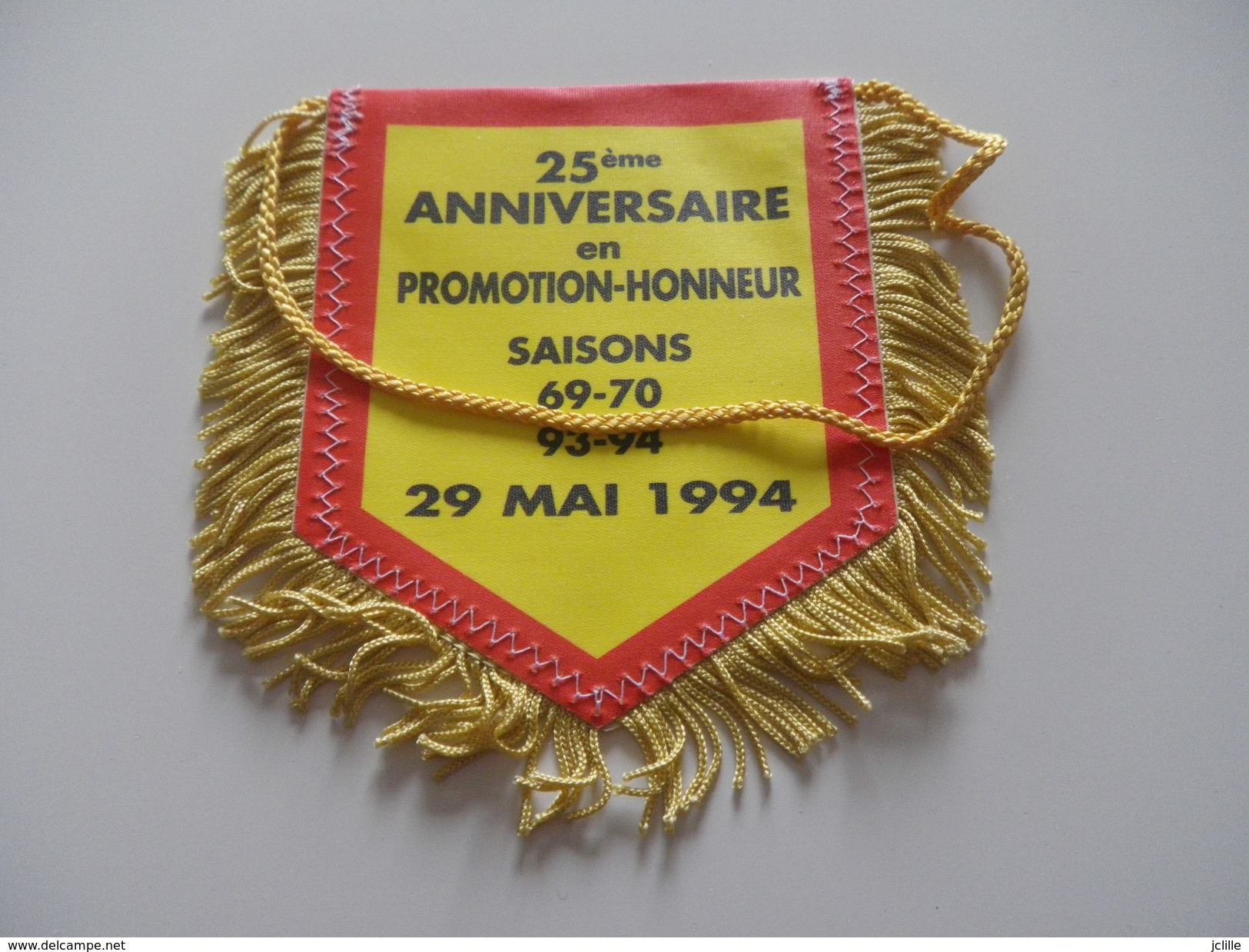 Fanion Football - AS THIRE - VENDEE - 1994 - Habillement, Souvenirs & Autres