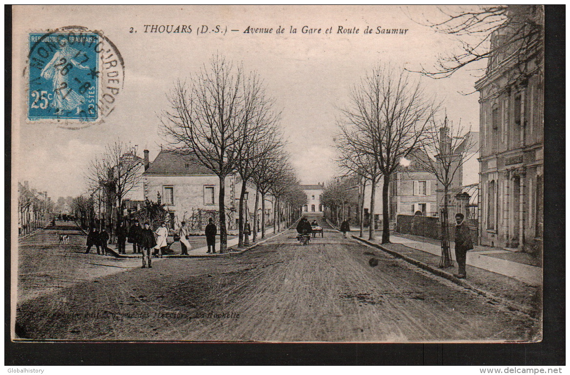 DD1054 - THOUARS - AVENUE DE LA GARE ET ROUTE DE SAUMUR - Thouars