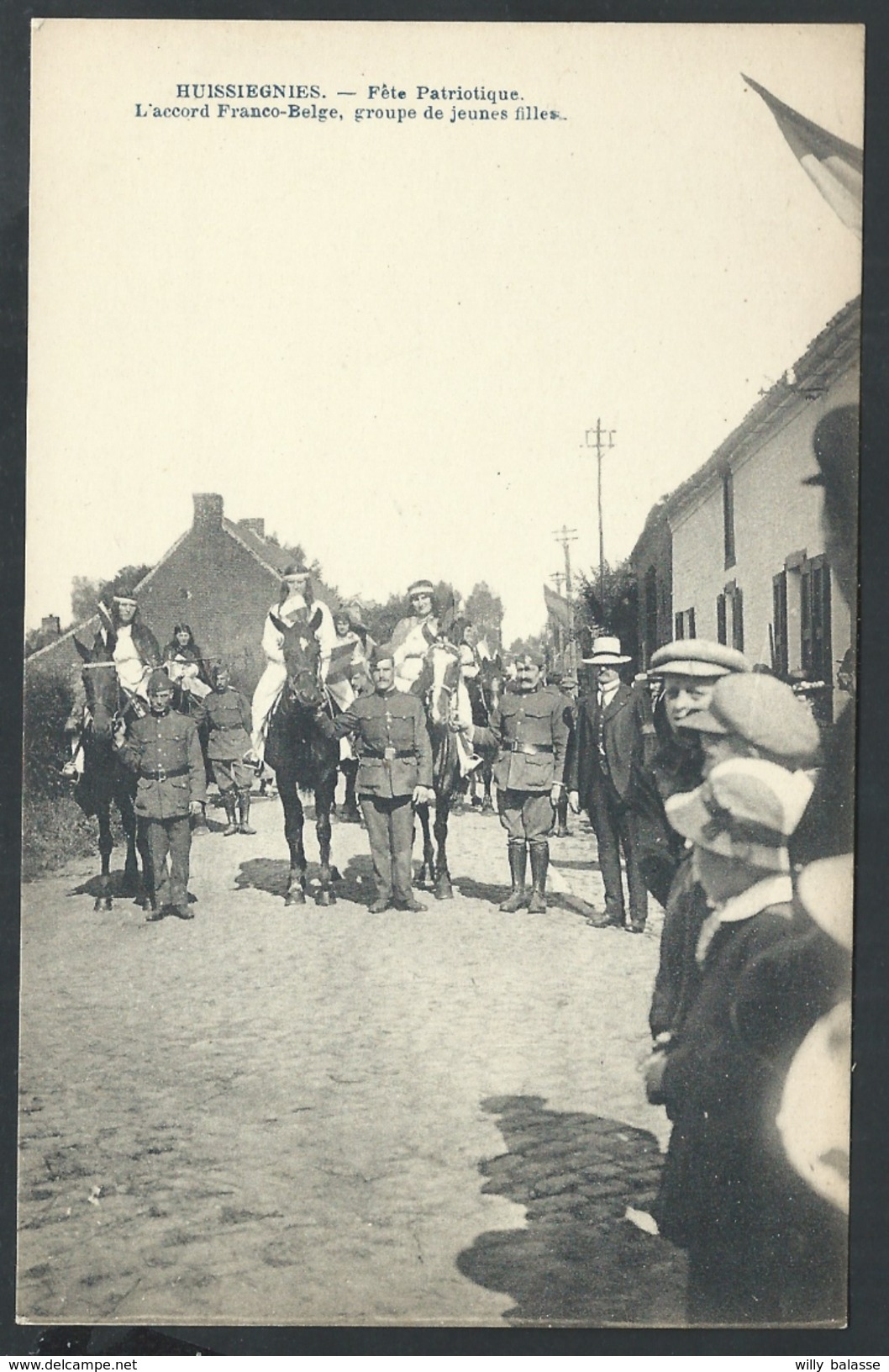 +++ CPA - HUISSIGNIES - Fête Patriotique 1920 - L'Accord Franco-Belge - Groupe De Jeunes Filles - 4/5  // - Chievres