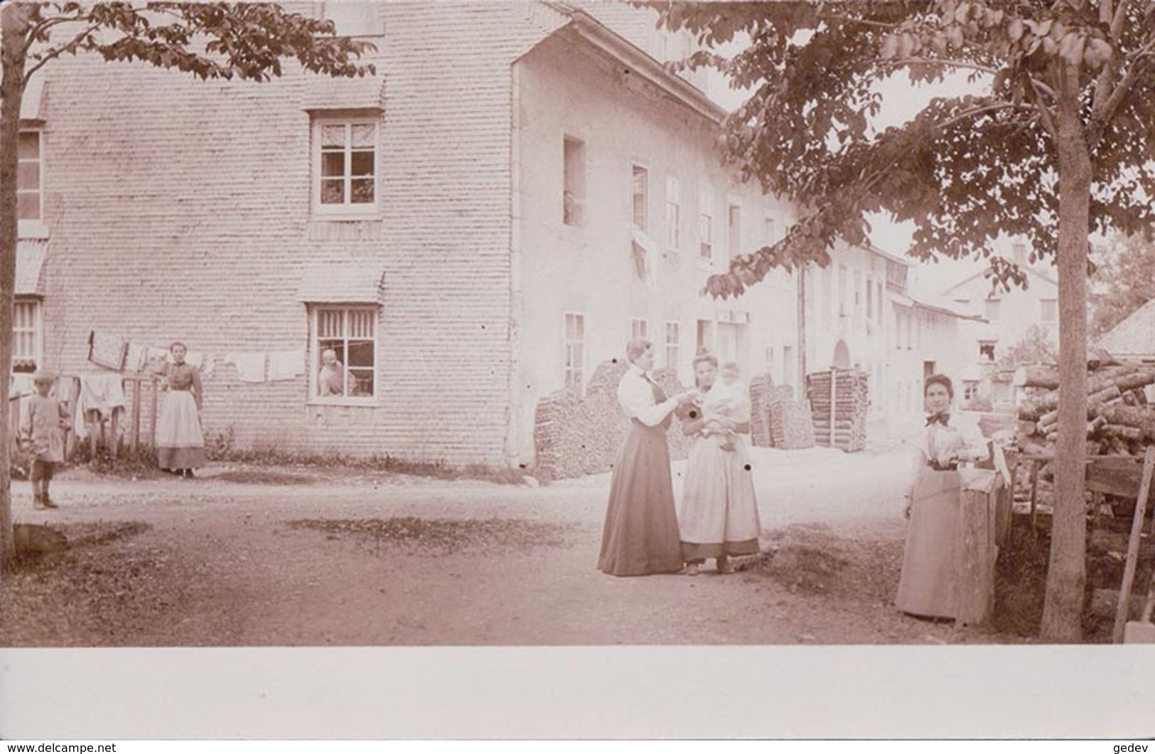 Suisse Romande Vaud? Devant La Ferme (993) - Fermes