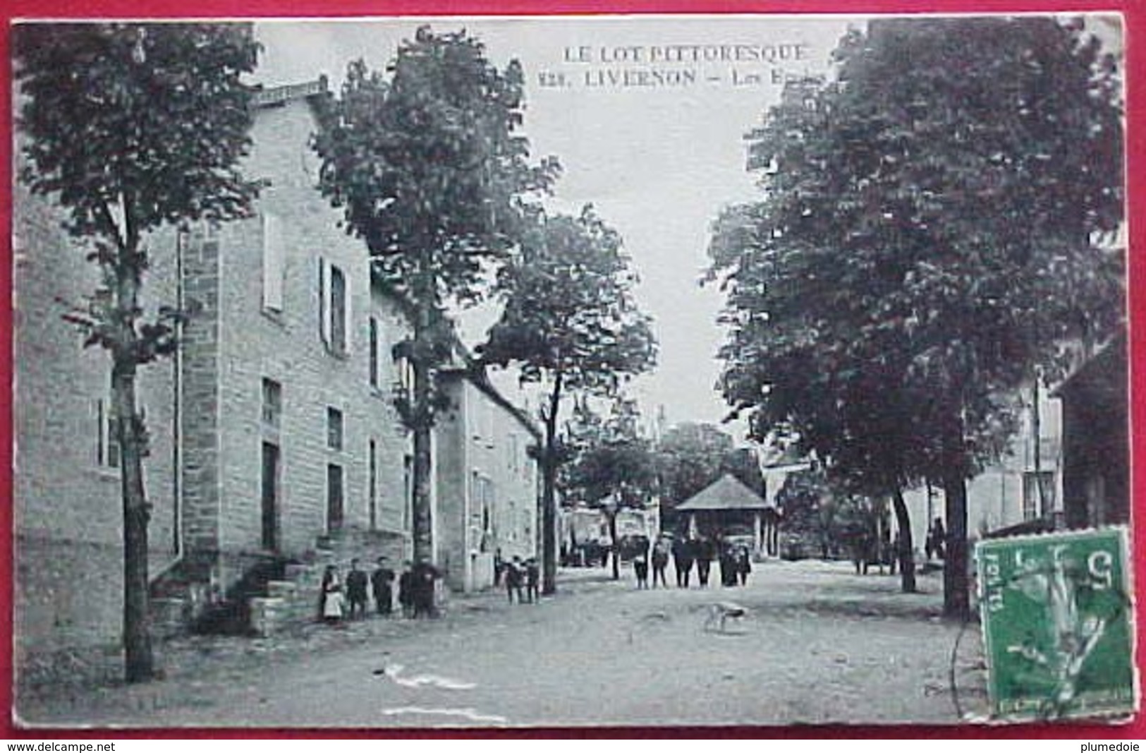 Rare Cpa 46 , LIVERNON , Animée , LES ECOLES ,1913 ,  ENFANTS DANS LA COUR DE RECREATION, INSTITUTEUR ,élèves - Livernon