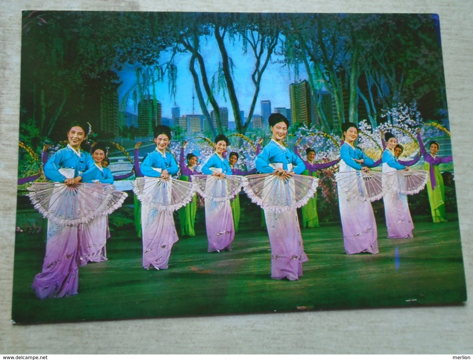 D148280 North KOREA - Theatre - Women's Group Dance  'Nodulgangbyon'- Pyonyang DPRK - Korea, North