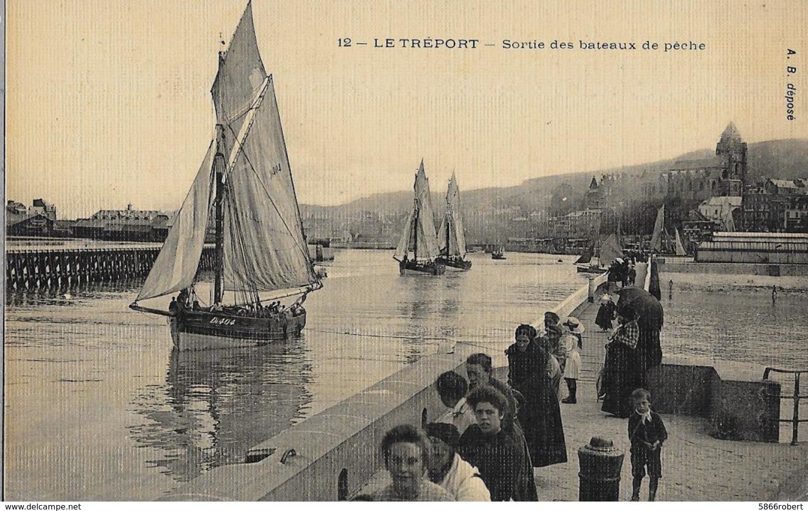 CARTE POSTALE ORIGINALE ANCIENNE : LE TREPORT  LA SORTIE DES BATEAUX DE PECHE  ANIMEE  SEINE MARITIME (76) - Pêche