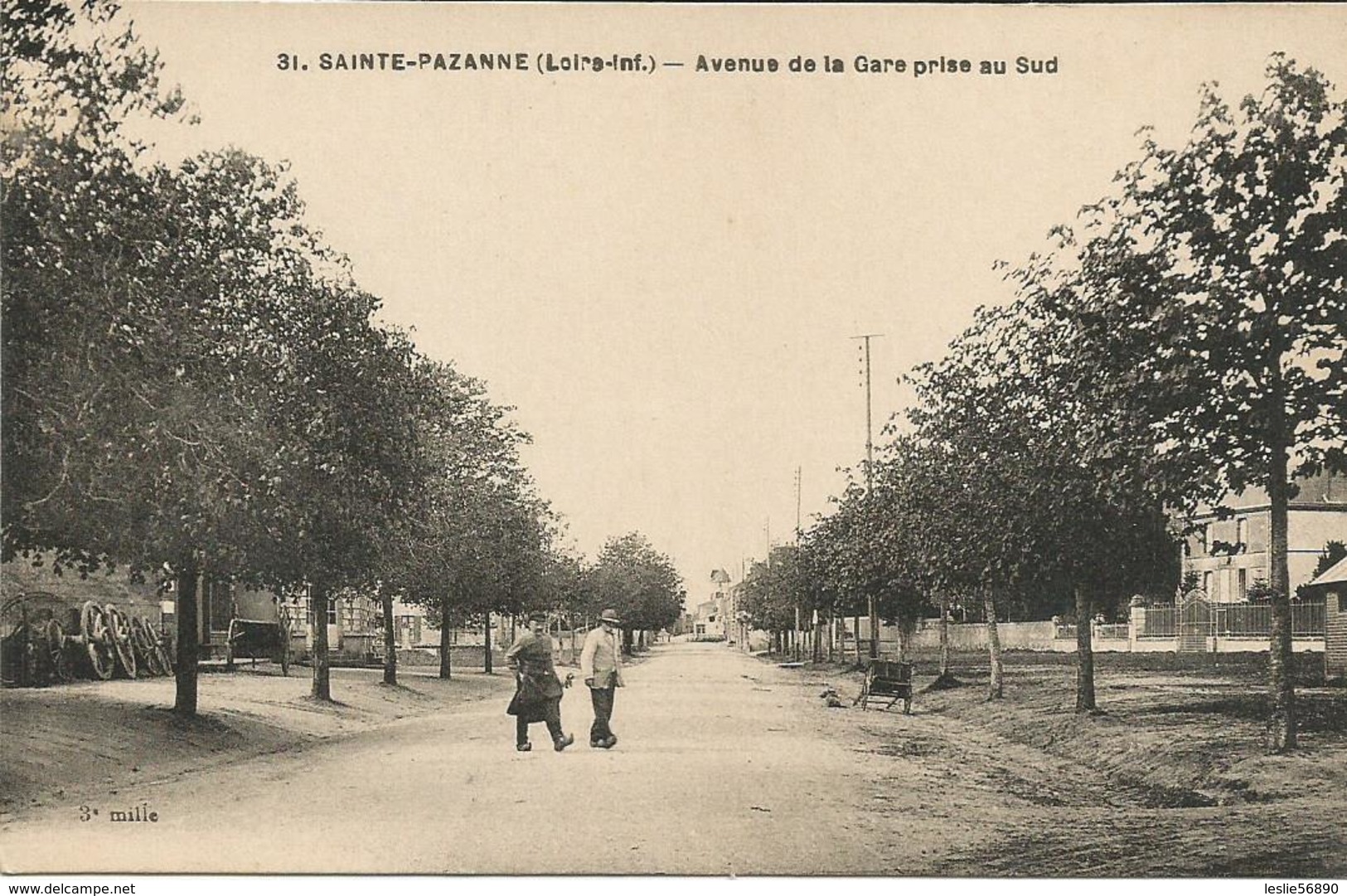 SAINTE - PAZANNE   *** Avenue De La Gare Prise Au Sud  *** Belle Cpa Animée - Autres & Non Classés